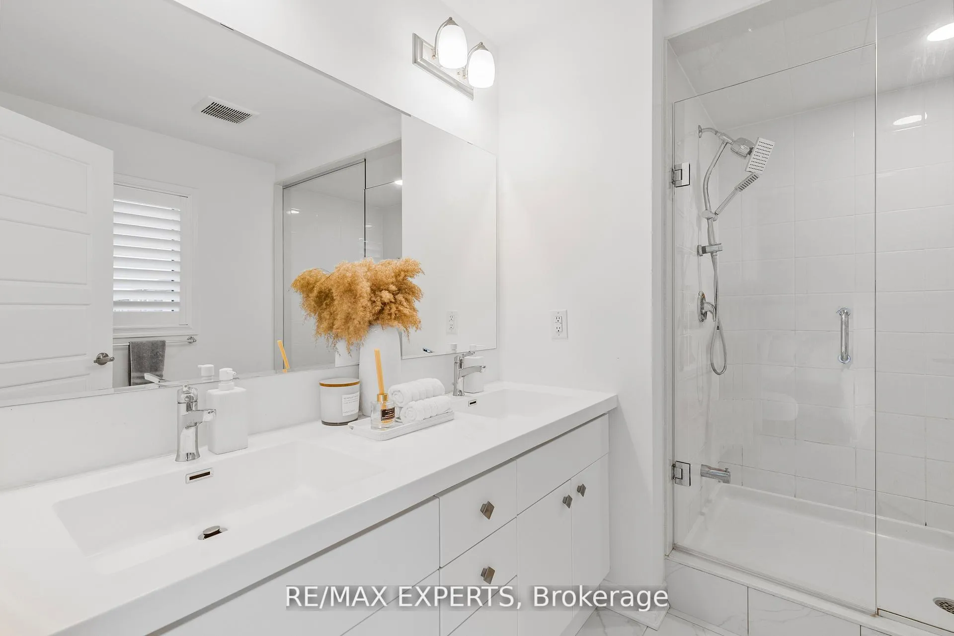 Photo 21 of 1358 Lobelia Crescent, Milton, Walker — HOMEH
