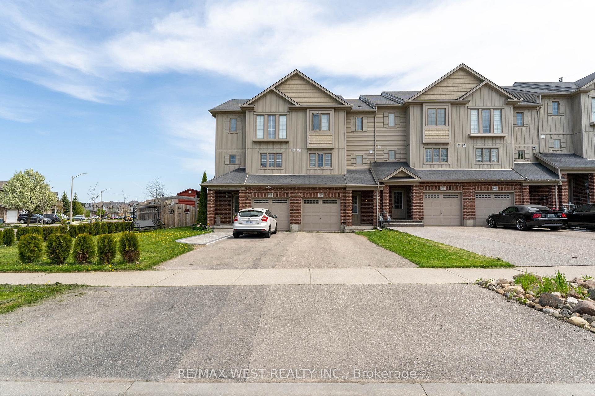 Photo 2 of 272 Maitland Street, Kitchener, Huron Park — HOMEH