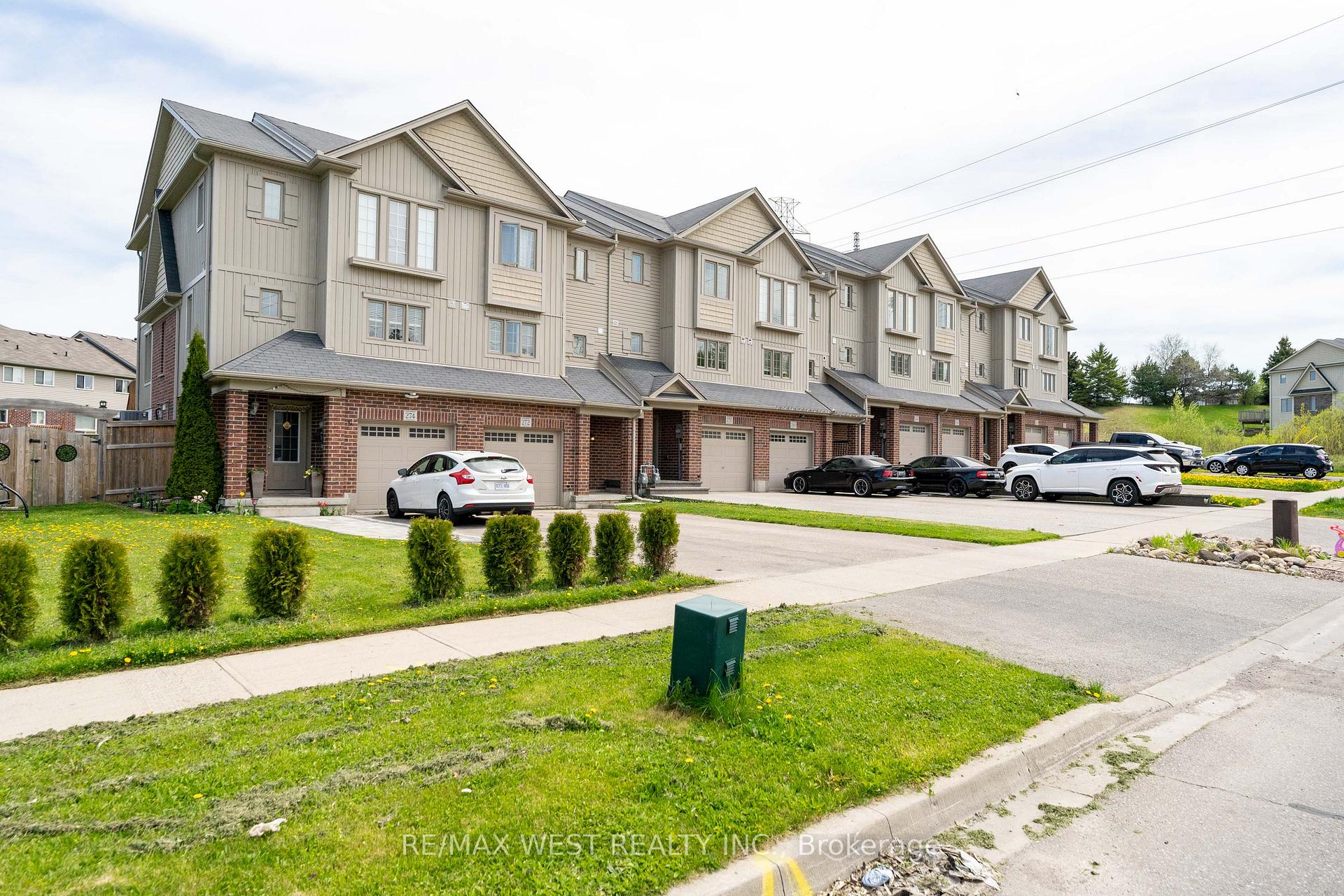 Photo 3 of 272 Maitland Street, Kitchener, Huron Park — HOMEH