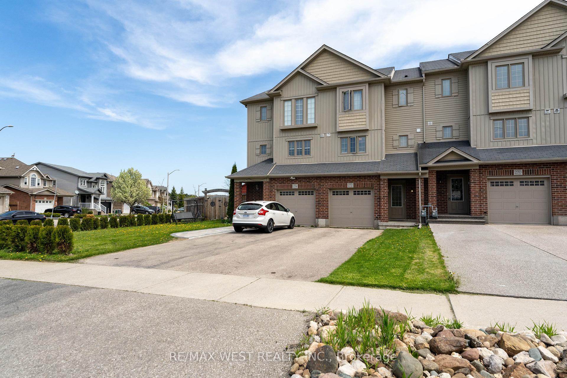 Photo 4 of 272 Maitland Street, Kitchener, Huron Park — HOMEH