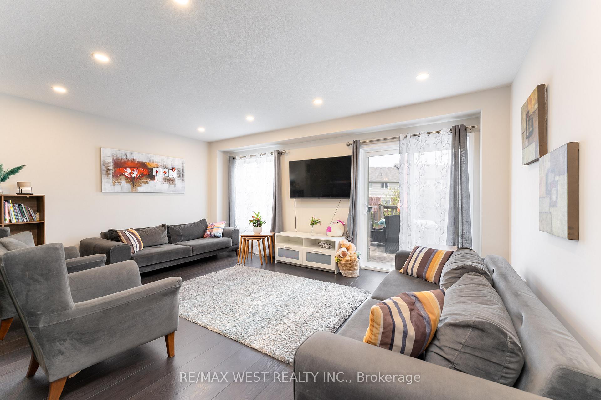 Photo 13 of 272 Maitland Street, Kitchener, Huron Park — HOMEH