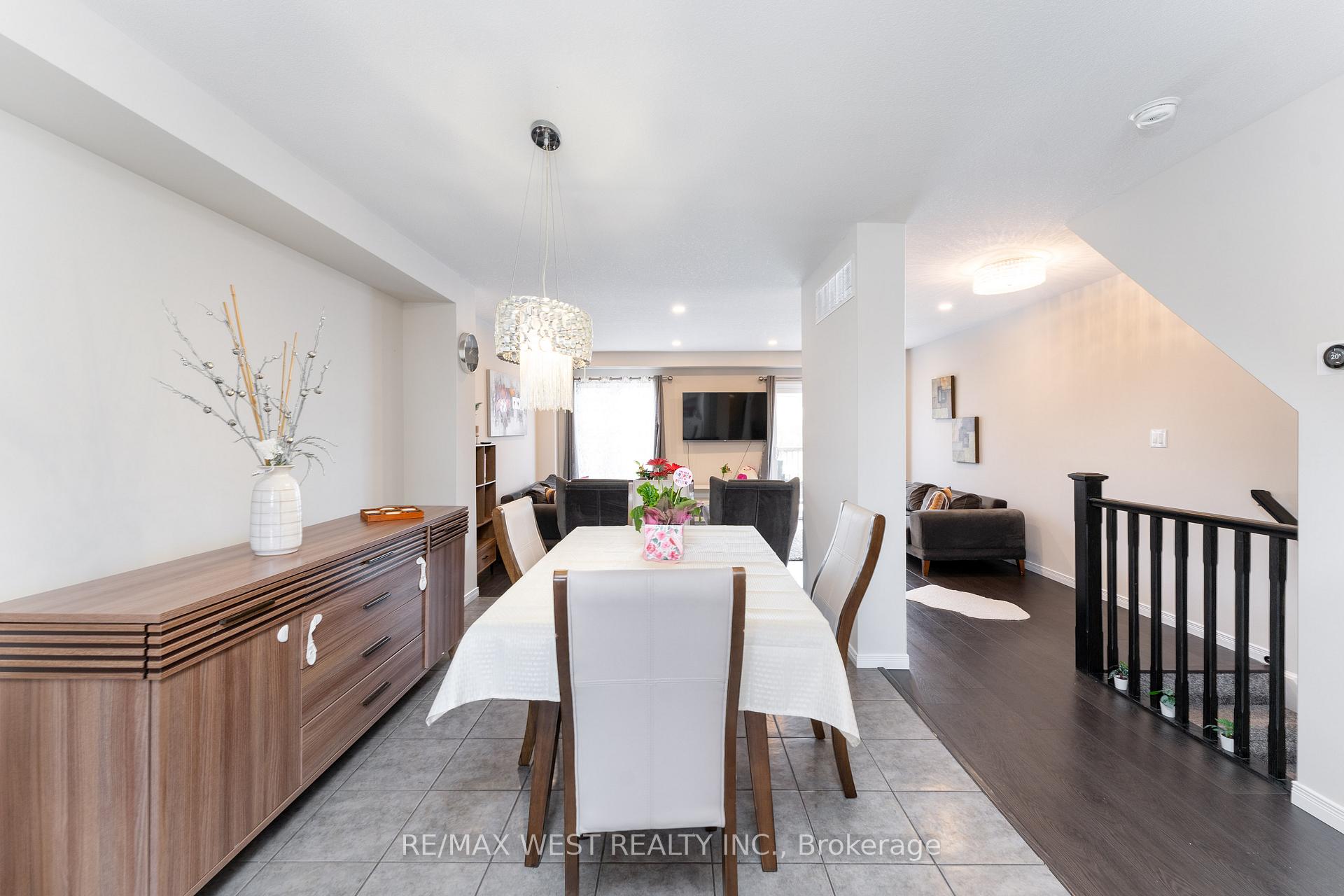 Photo 18 of 272 Maitland Street, Kitchener, Huron Park — HOMEH