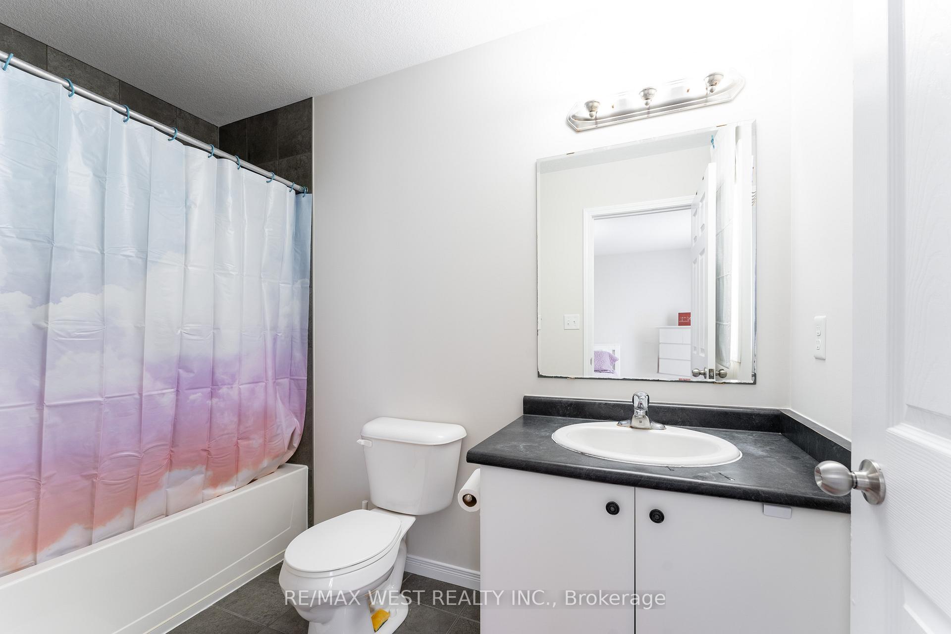 Photo 24 of 272 Maitland Street, Kitchener, Huron Park — HOMEH