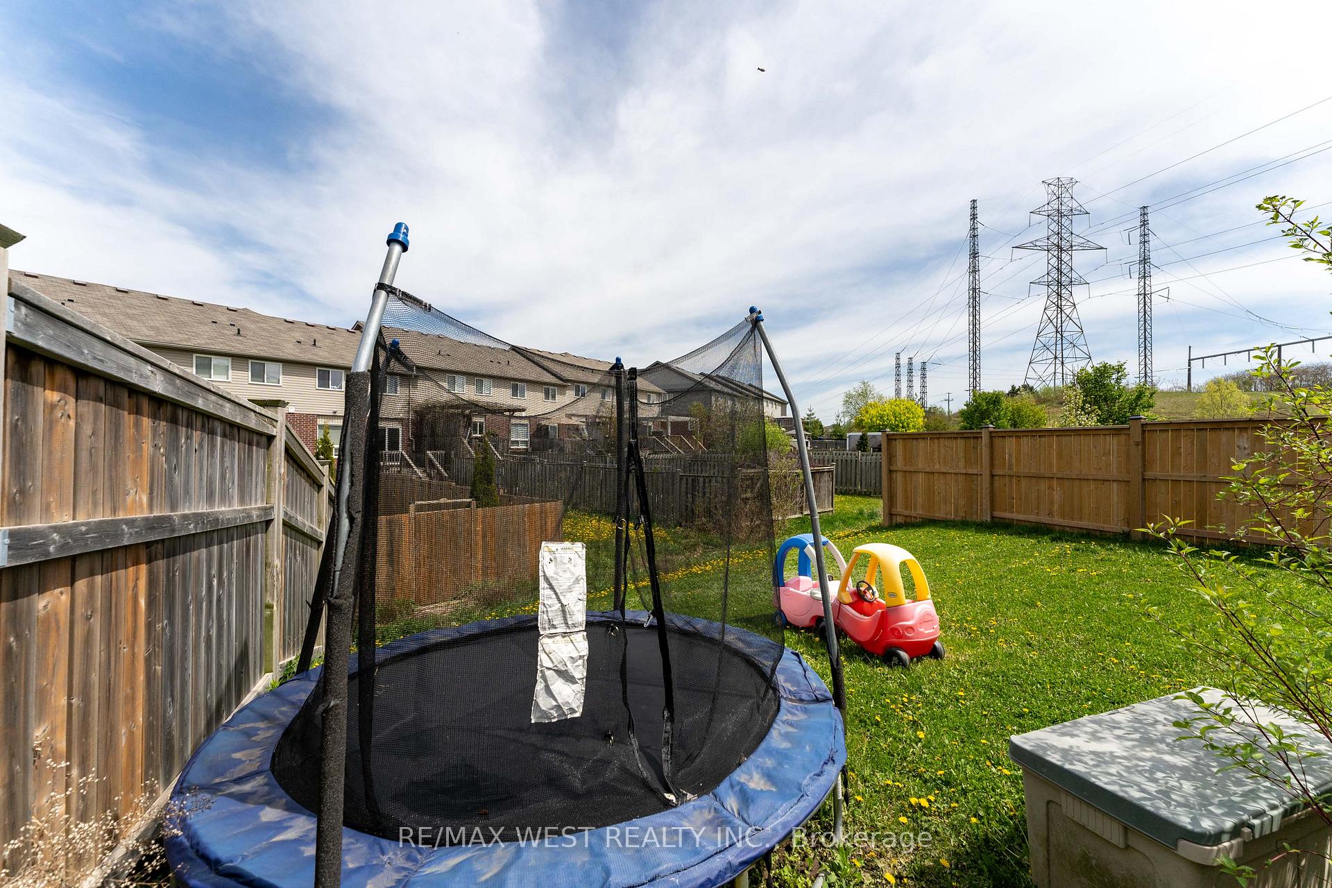 Photo 31 of 272 Maitland Street, Kitchener, Huron Park — HOMEH