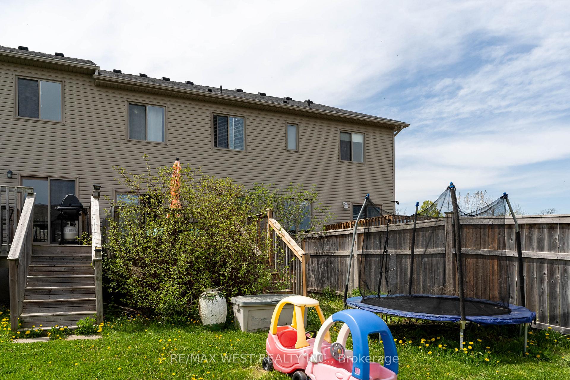 Photo 33 of 272 Maitland Street, Kitchener, Huron Park — HOMEH