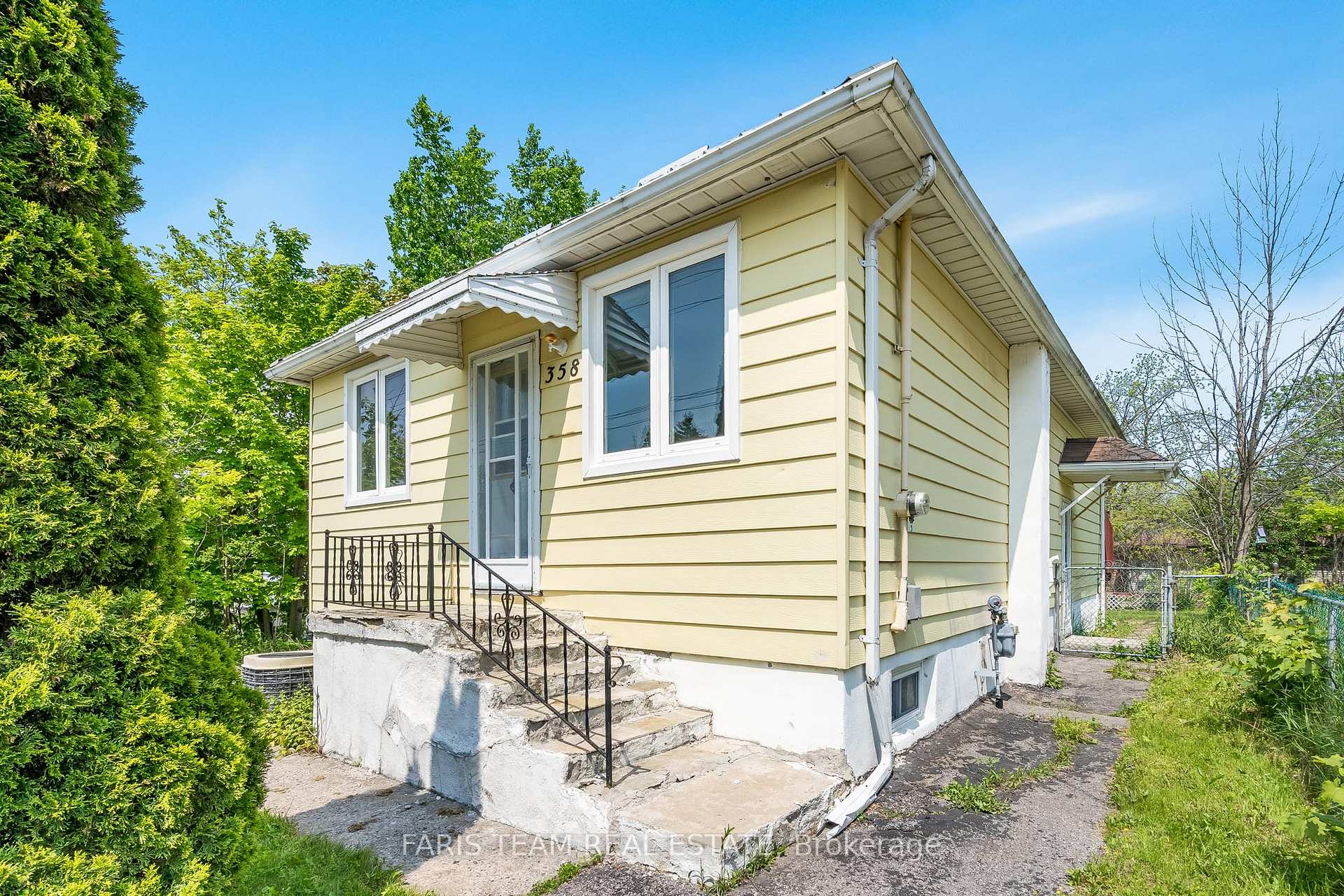 Photo 2 of 358 Bay Street, Midland — HOMEH