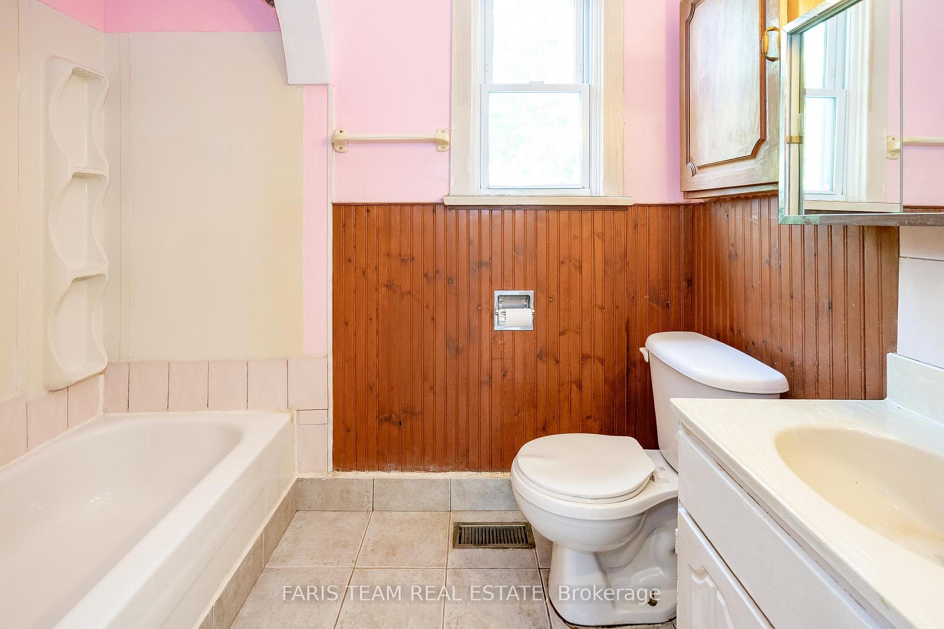 Photo 13 of 358 Bay Street, Midland — HOMEH