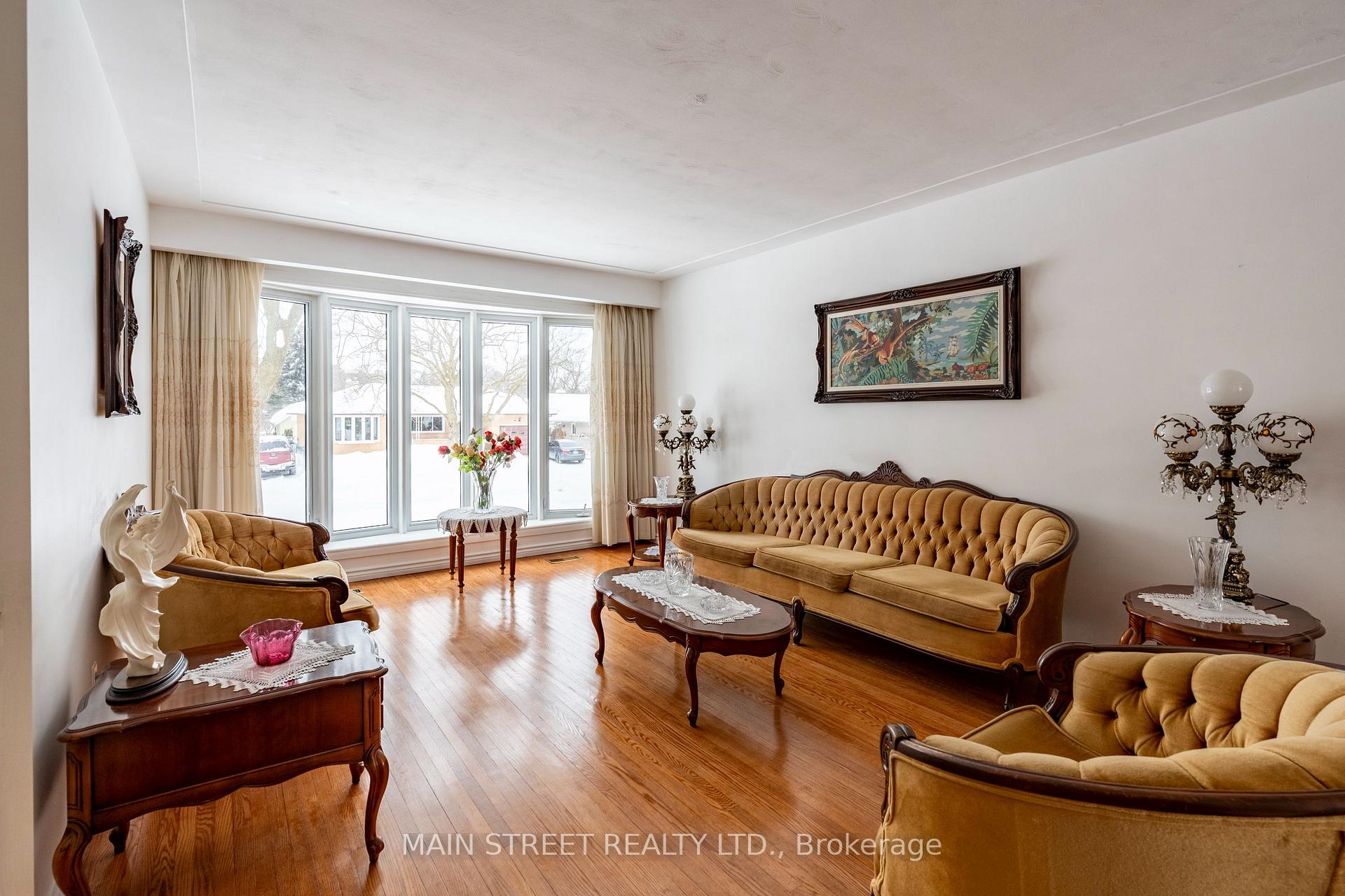 Photo 2 of 92 Queenston Crescent, Kitchener — HOMEH