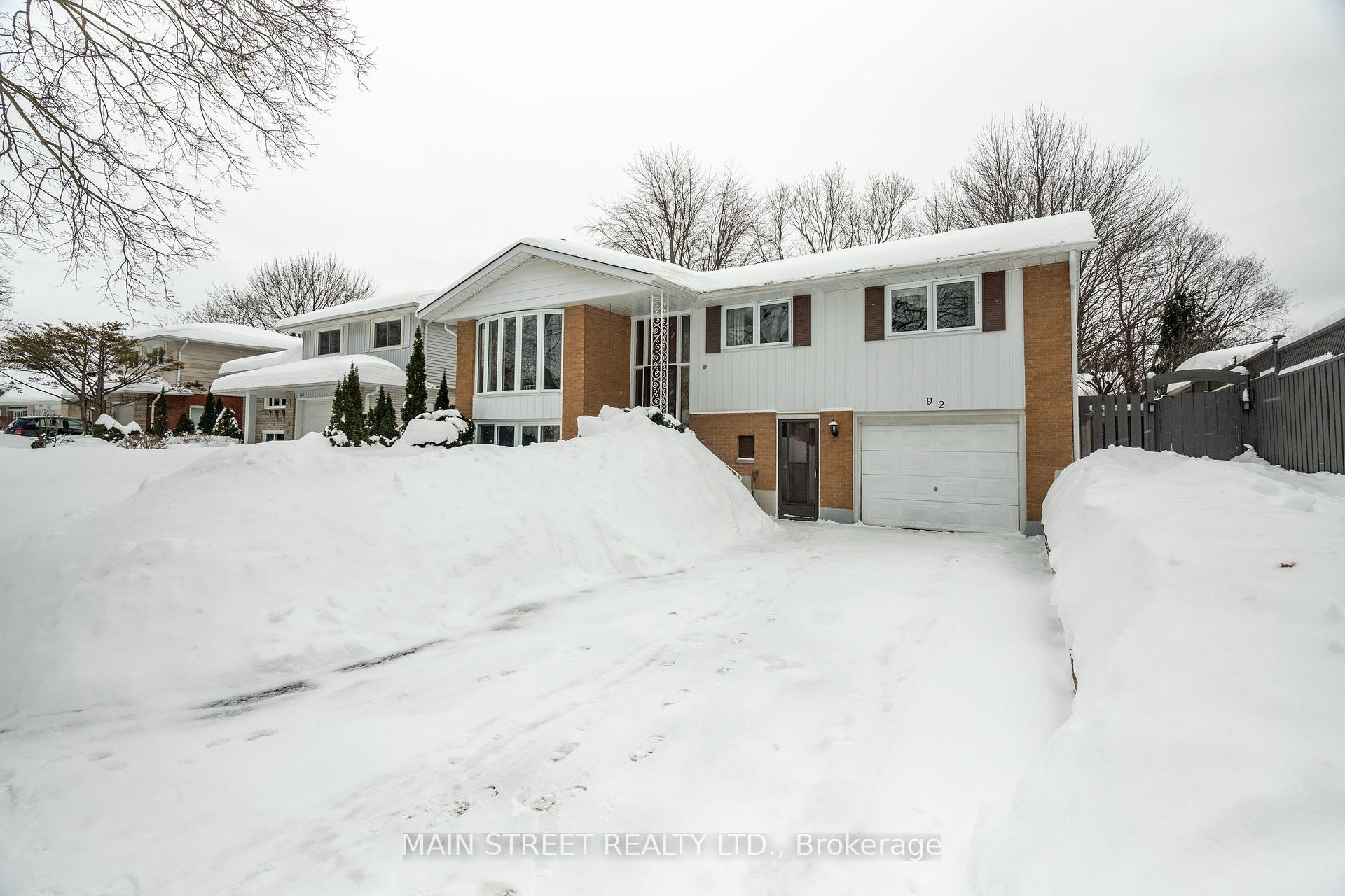 Photo 4 of 92 Queenston Crescent, Kitchener — HOMEH