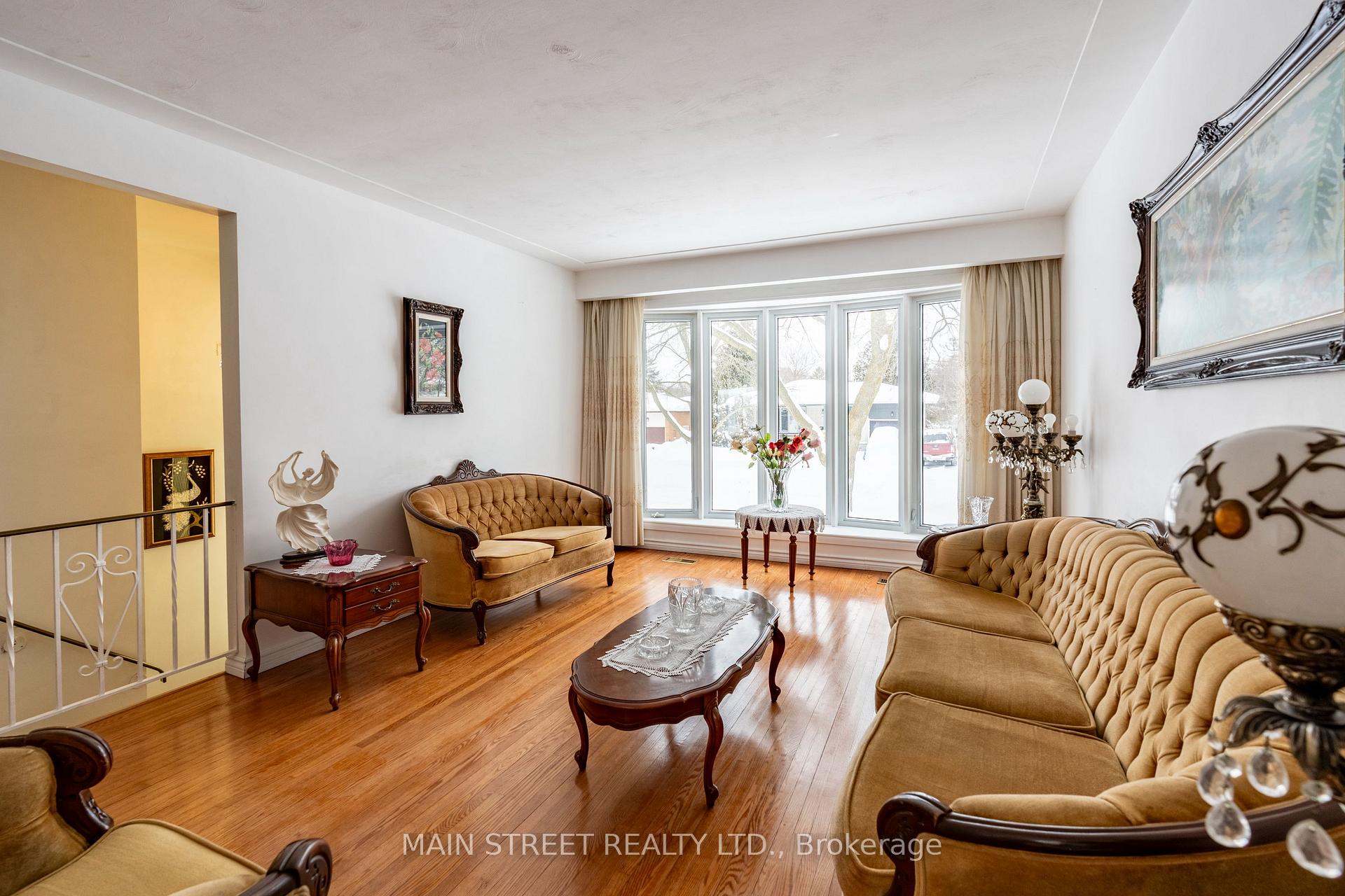 Photo 7 of 92 Queenston Crescent, Kitchener — HOMEH