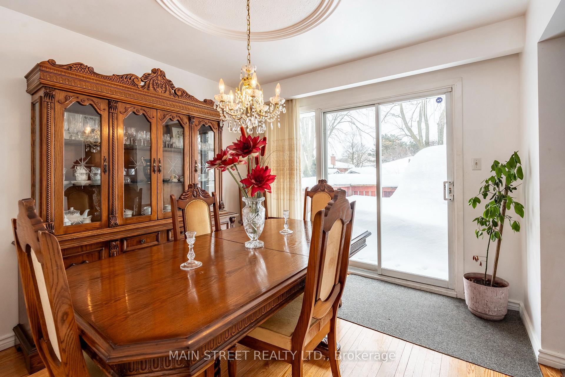 Photo 11 of 92 Queenston Crescent, Kitchener — HOMEH