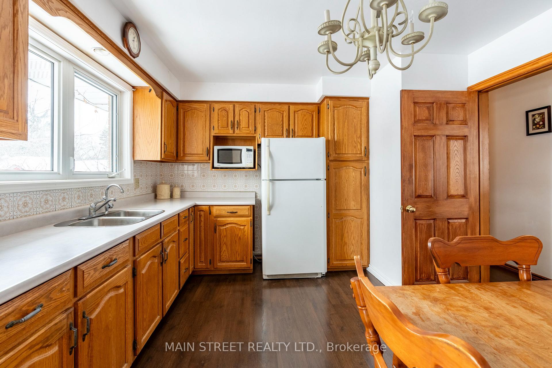 Photo 12 of 92 Queenston Crescent, Kitchener — HOMEH