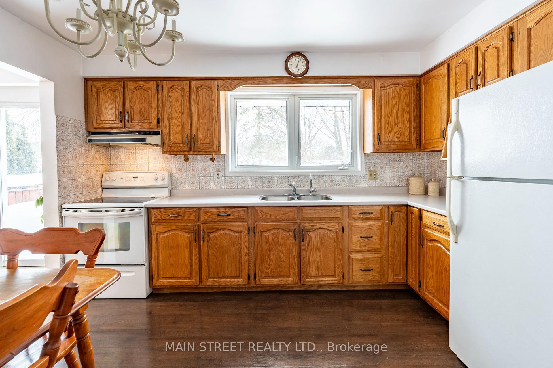 Photo 14 of 92 Queenston Crescent, Kitchener — HOMEH