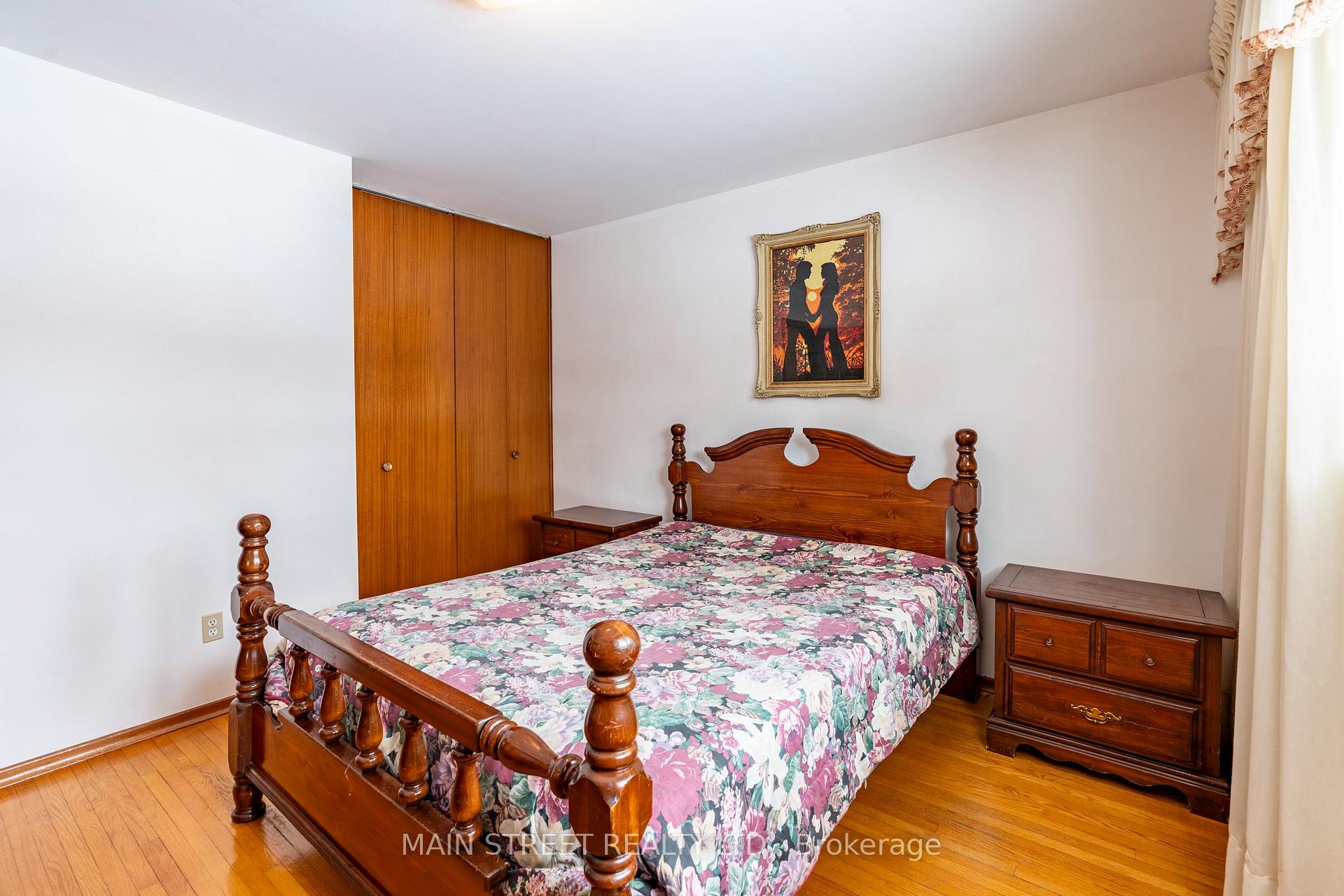 Photo 16 of 92 Queenston Crescent, Kitchener — HOMEH