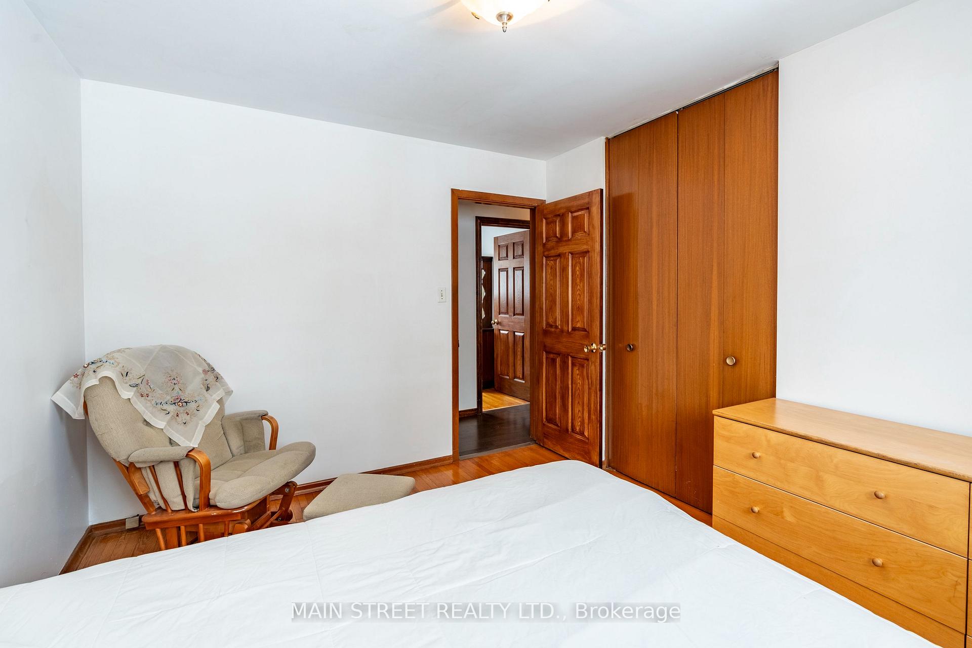 Photo 18 of 92 Queenston Crescent, Kitchener — HOMEH