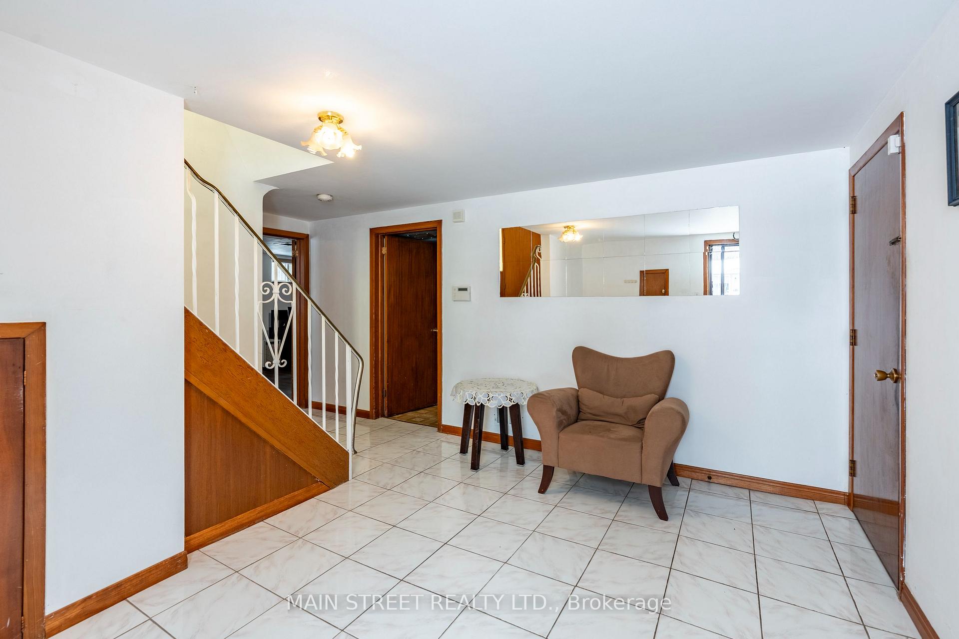 Photo 23 of 92 Queenston Crescent, Kitchener — HOMEH