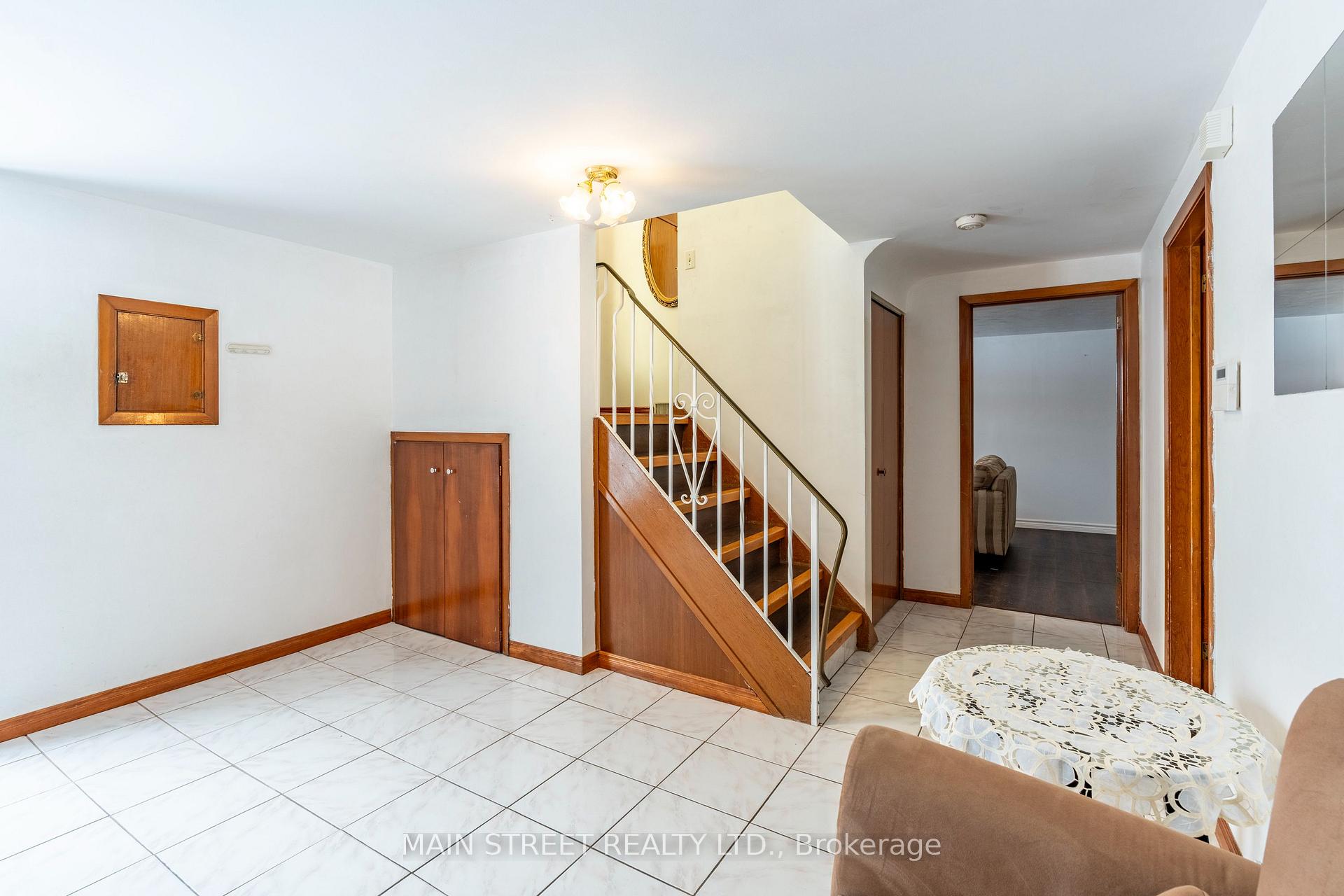 Photo 24 of 92 Queenston Crescent, Kitchener — HOMEH