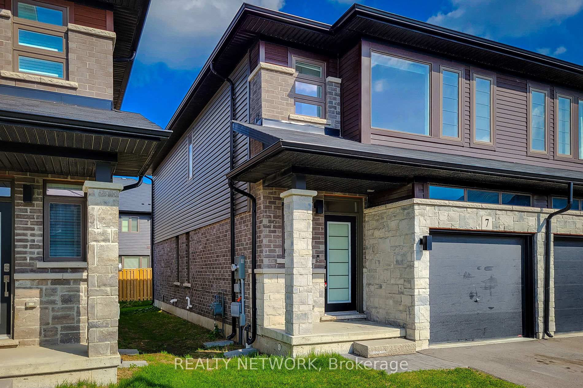 Photo 3 of Unit 7, 30 Times Square Boulevard, Hamilton, Stoney Creek — HOMEH