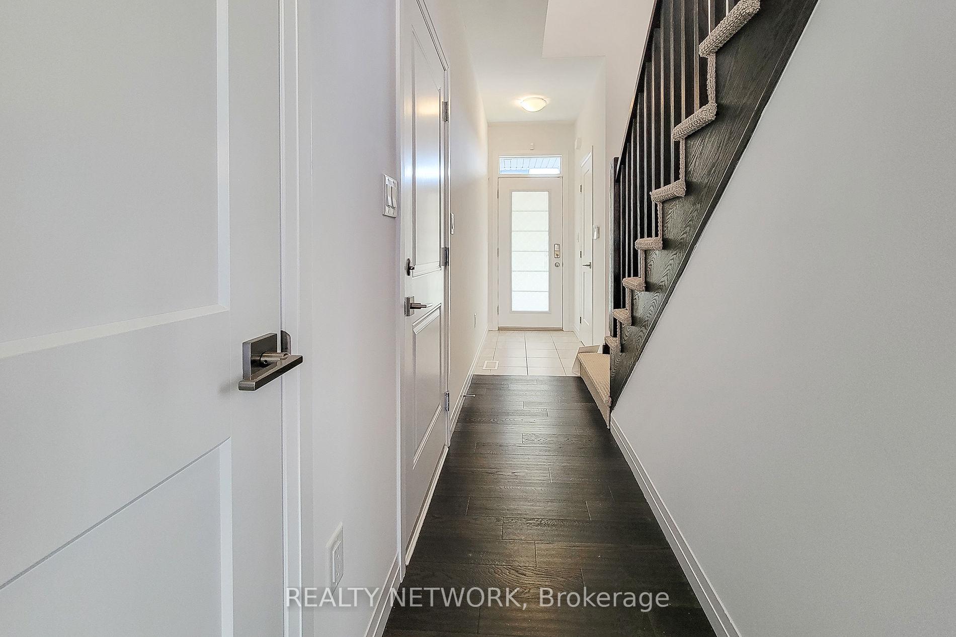 Photo 4 of Unit 7, 30 Times Square Boulevard, Hamilton, Stoney Creek — HOMEH