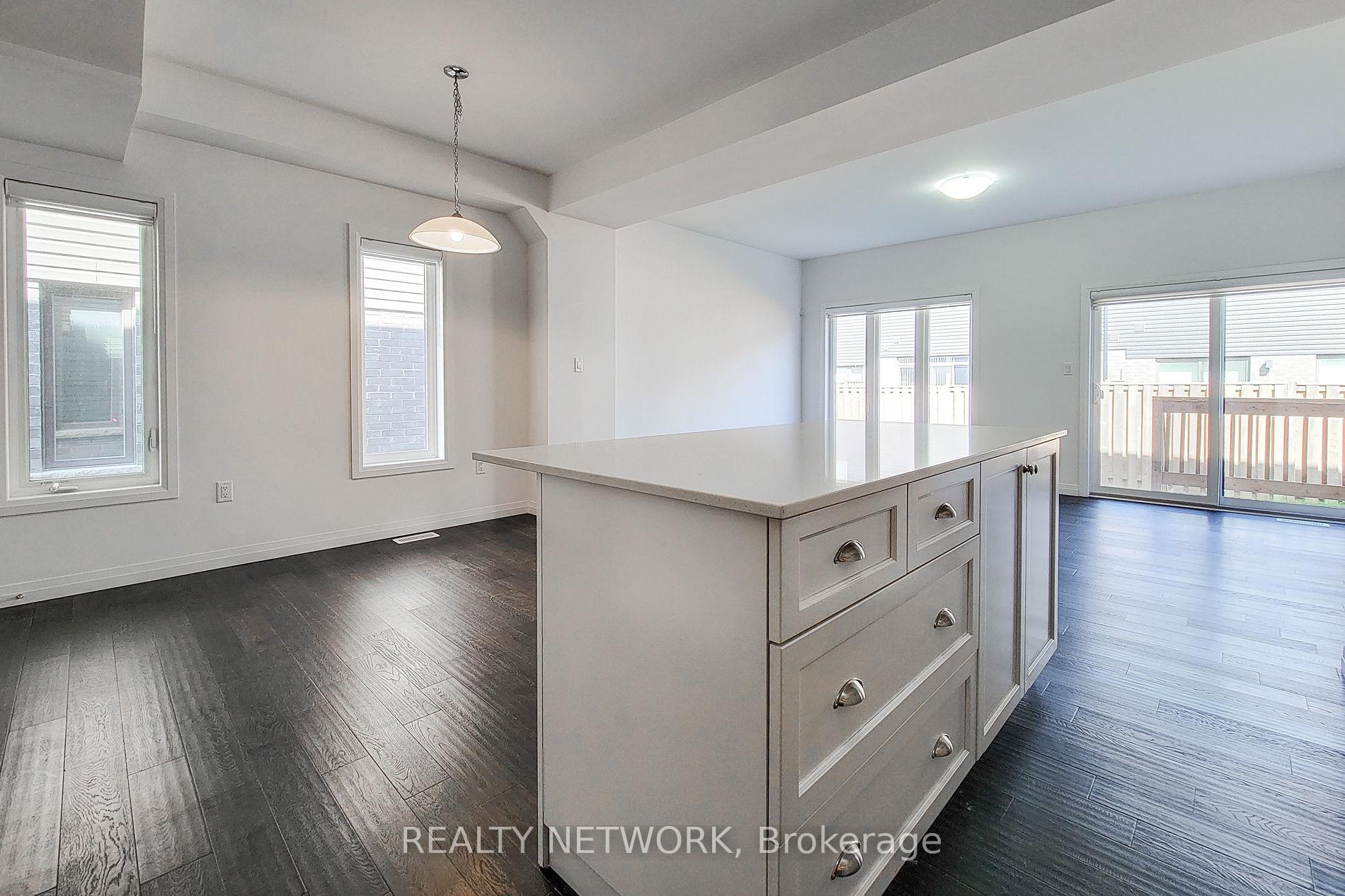 Photo 9 of Unit 7, 30 Times Square Boulevard, Hamilton, Stoney Creek — HOMEH