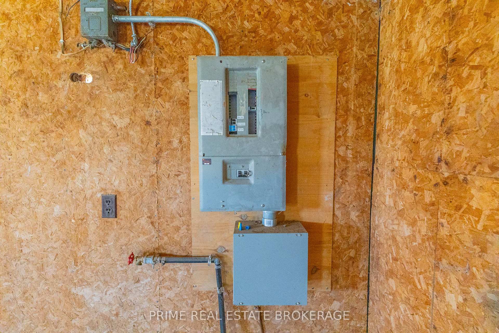 Photo 39 of 10701 Lamont Drive, Middlesex Centre, Rural Middlesex Centre — HOMEH