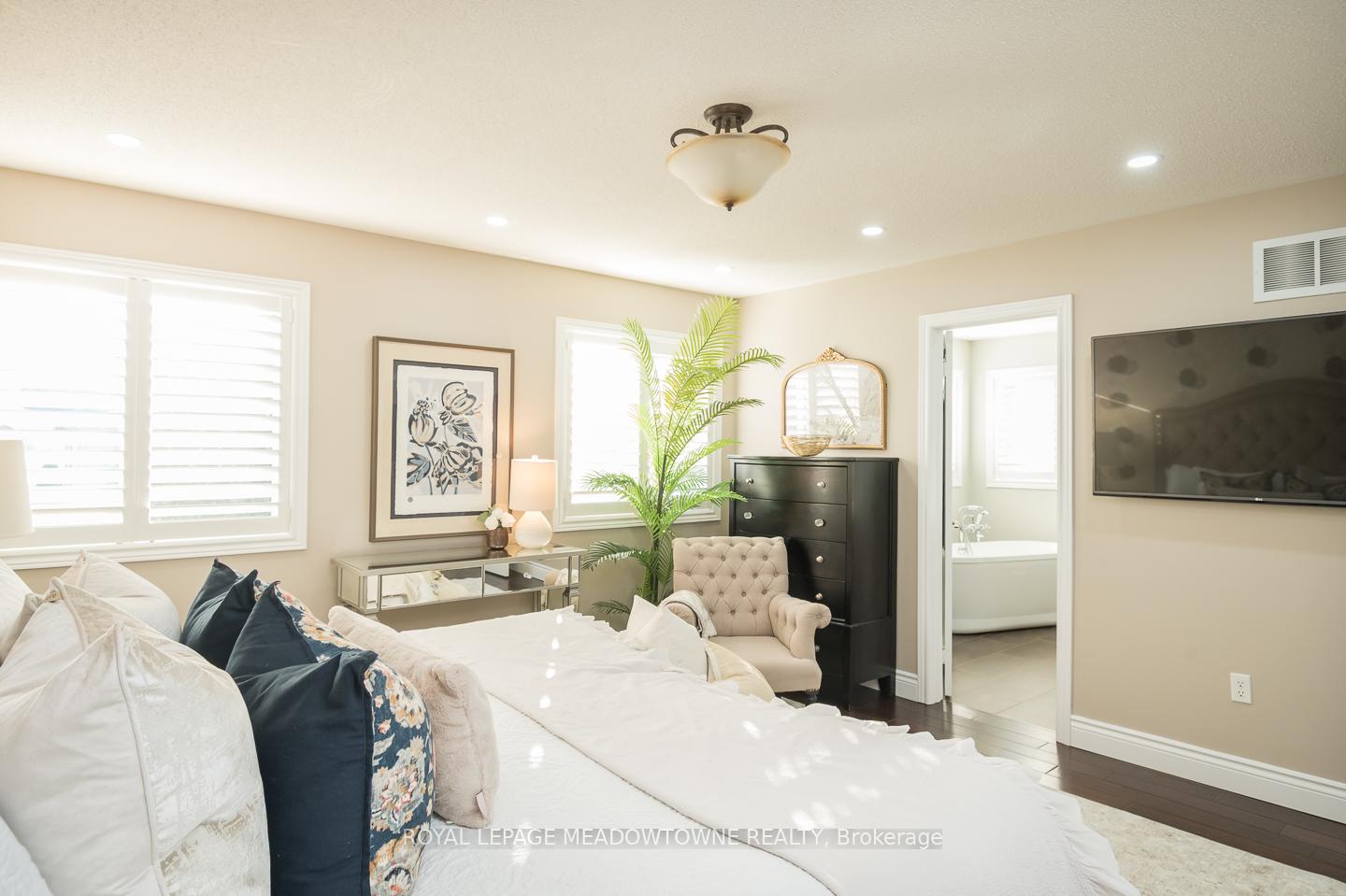 Photo 4 of 371 Alexander Crescent, Milton, Dempsey — HOMEH