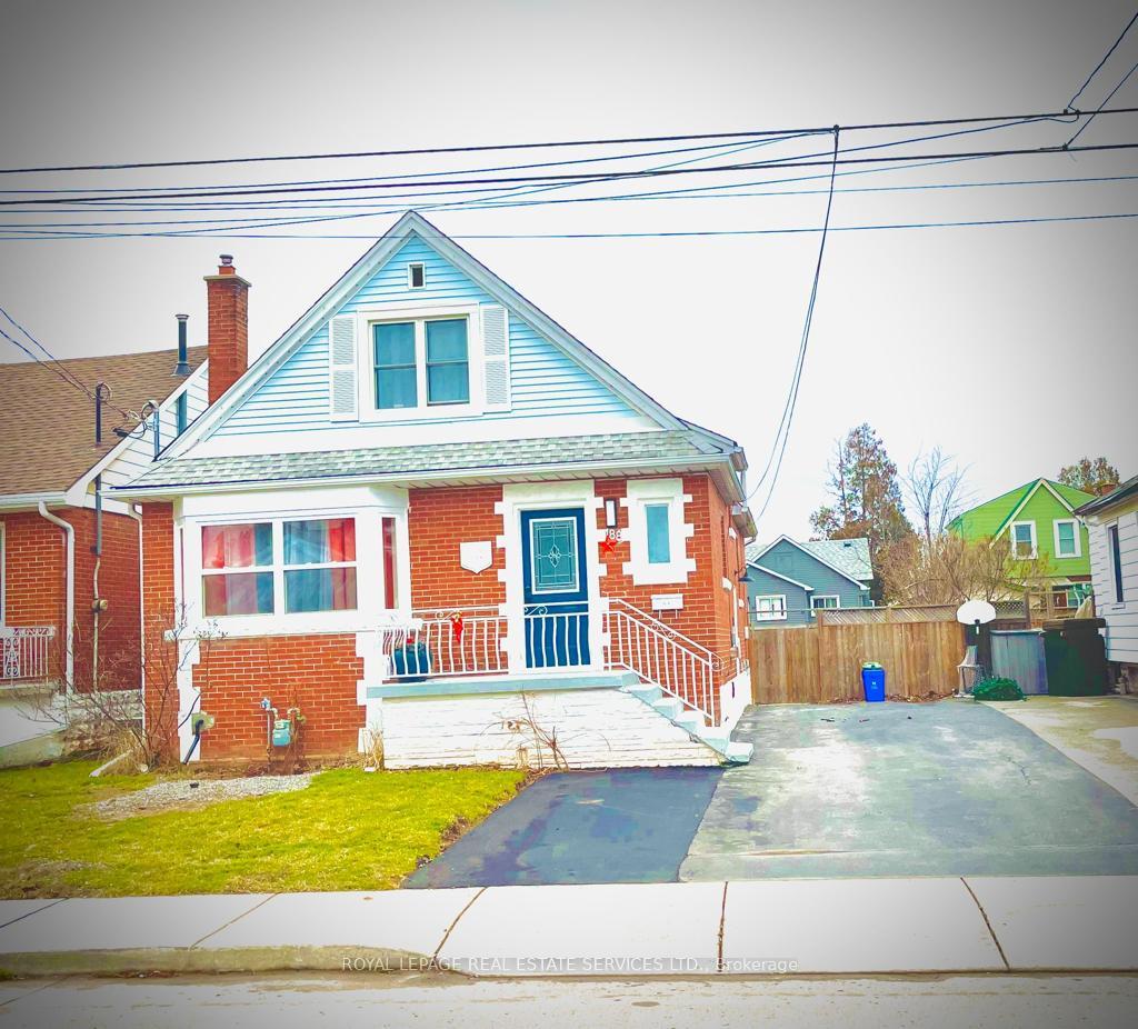 Front of 188 Walter Avenue S