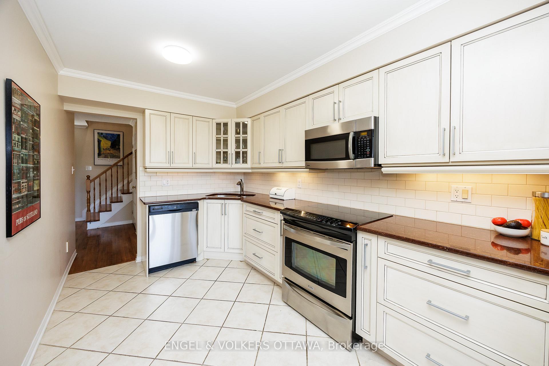 Photo 13 of 57 Hodgson Court, Ottawa, Kanata - Kanata Lakes/Heritage Hills — HOMEH