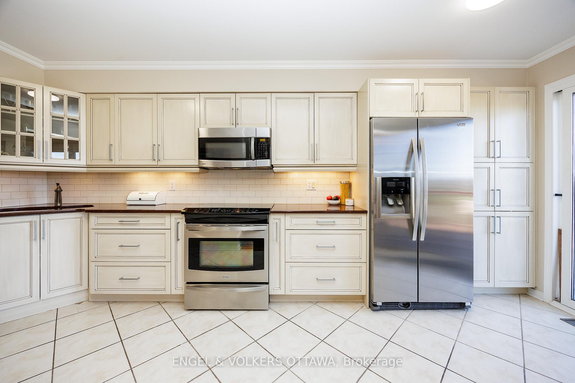Photo 14 of 57 Hodgson Court, Ottawa, Kanata - Kanata Lakes/Heritage Hills — HOMEH