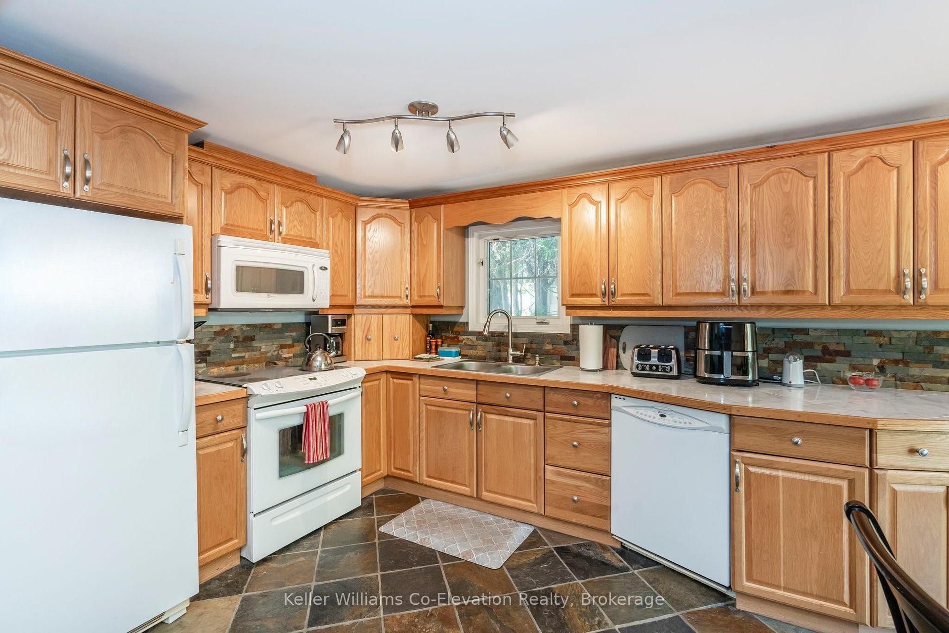 Photo 8 of 766 Birchwood Drive, Midland — HOMEH