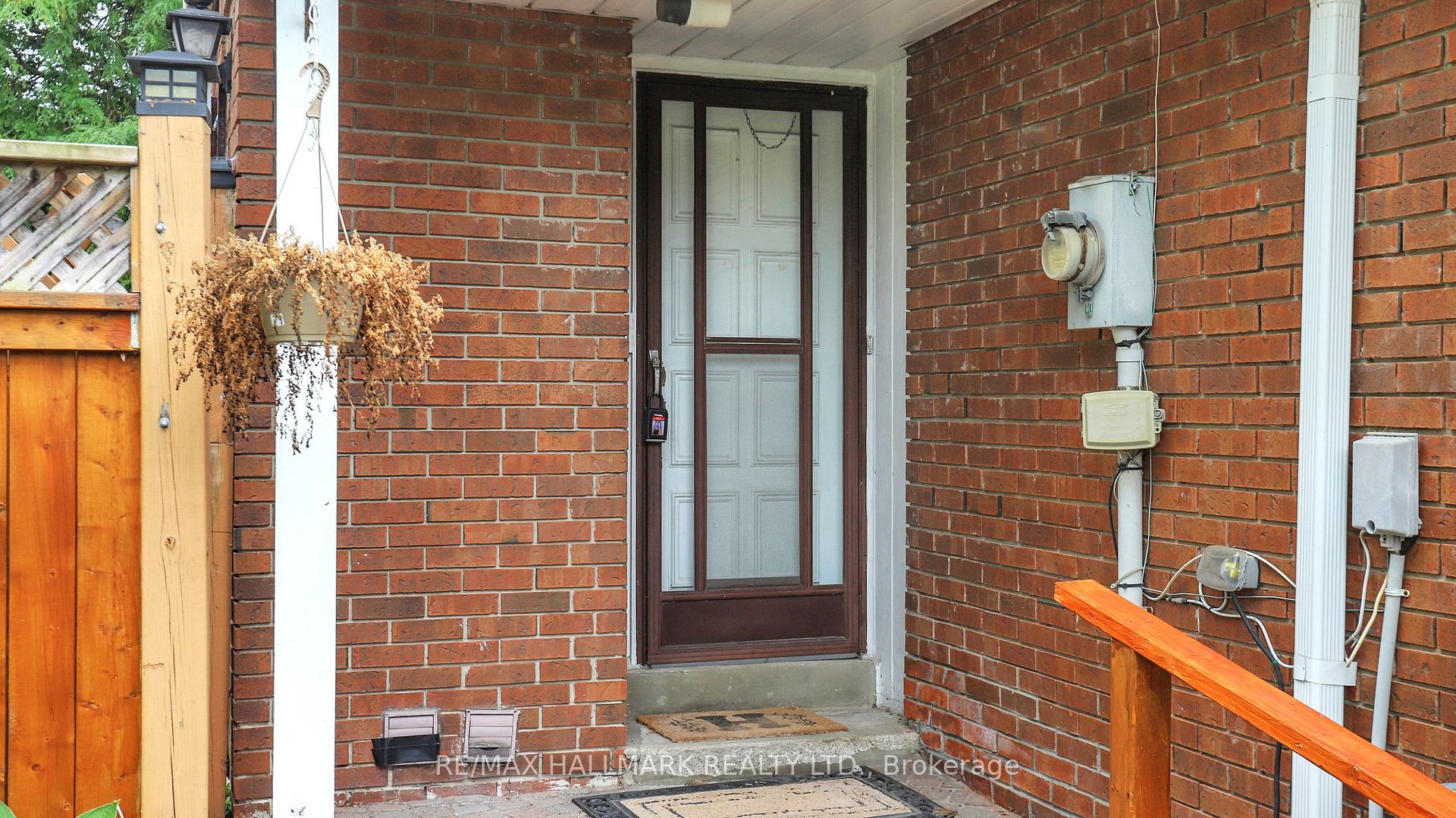 Photo 2 of 54 West Borough Street, Markham, Aileen-Willowbrook — HOMEH