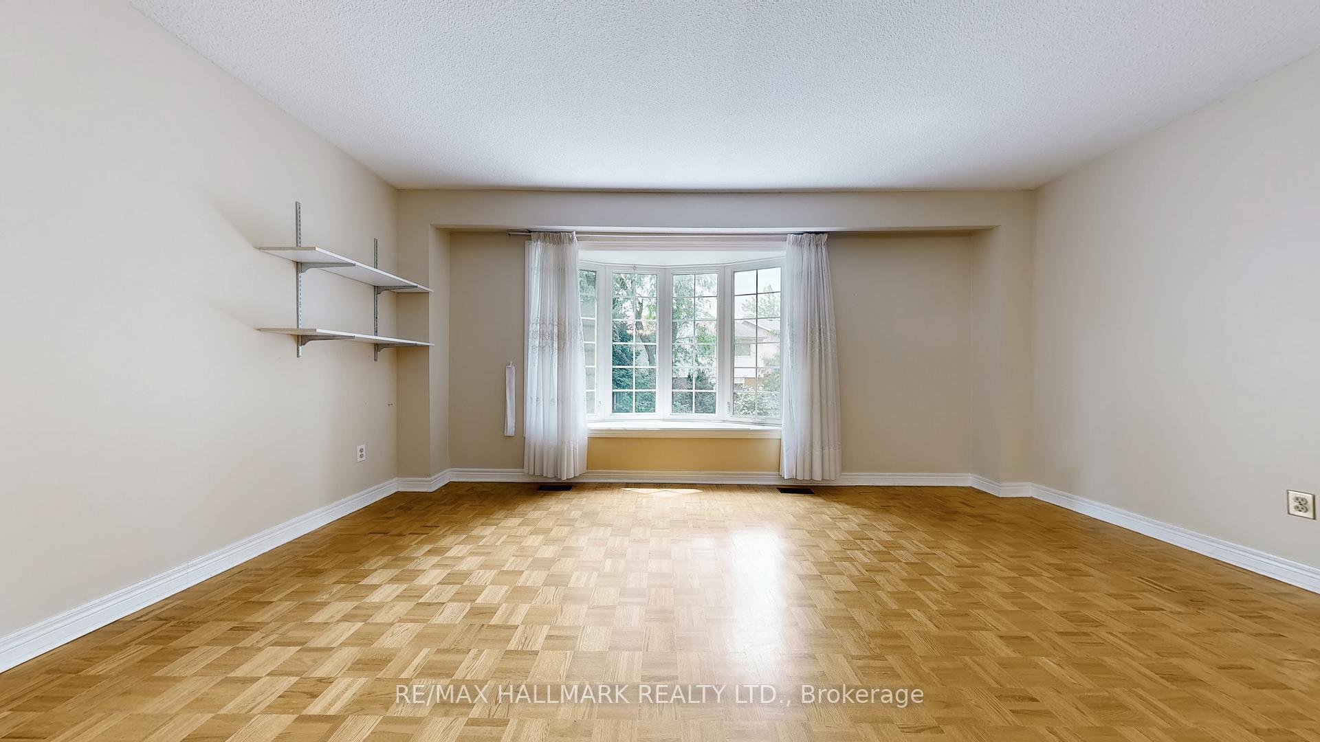 Photo 4 of 54 West Borough Street, Markham, Aileen-Willowbrook — HOMEH