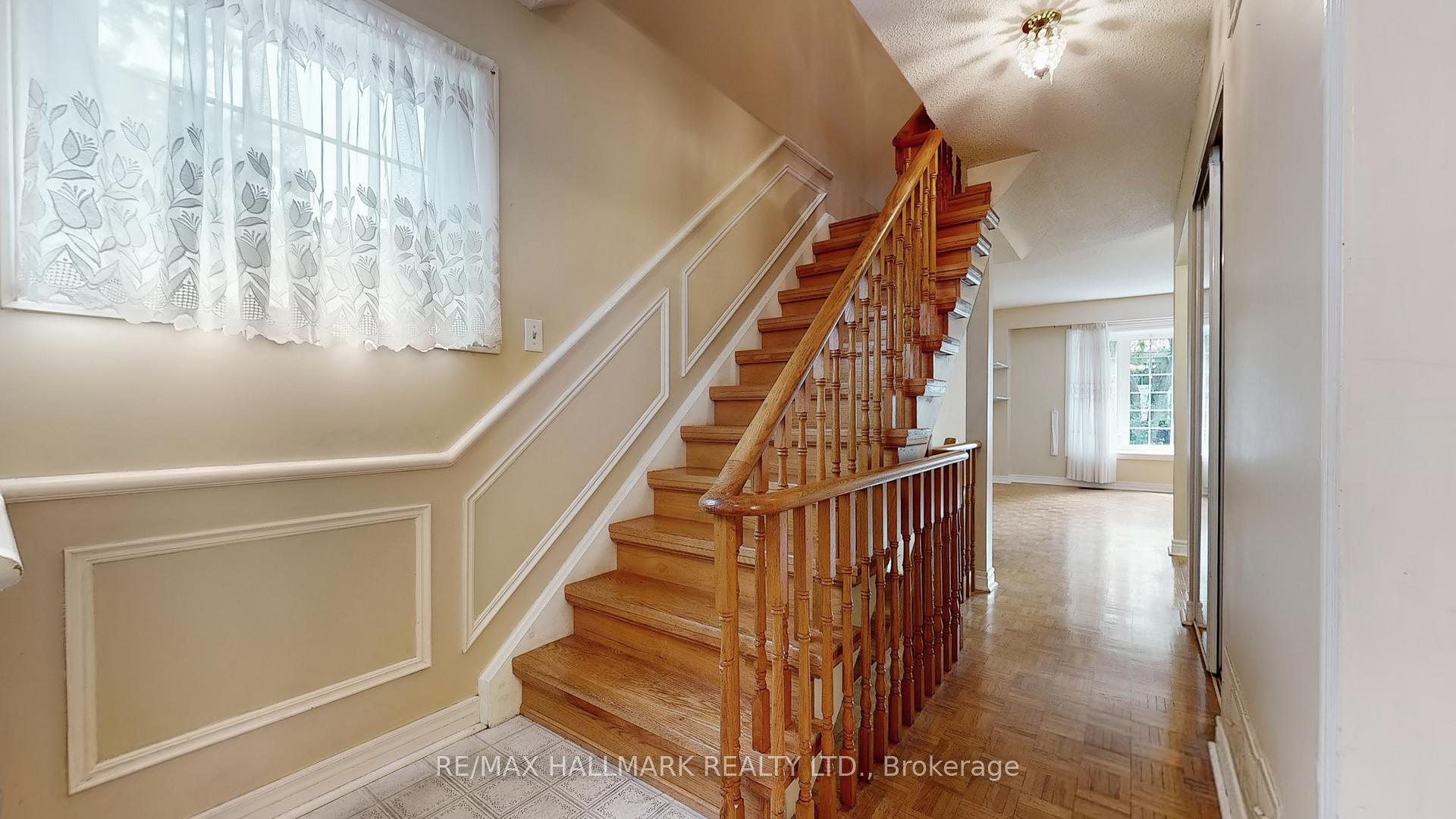 Photo 11 of 54 West Borough Street, Markham, Aileen-Willowbrook — HOMEH