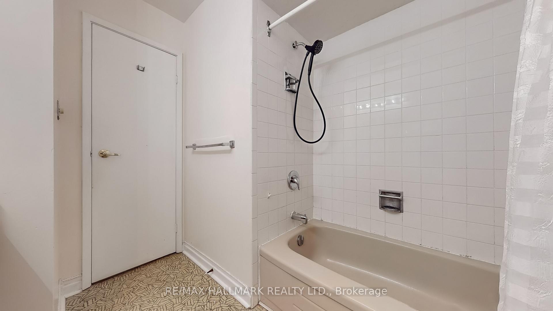 Photo 18 of 54 West Borough Street, Markham, Aileen-Willowbrook — HOMEH