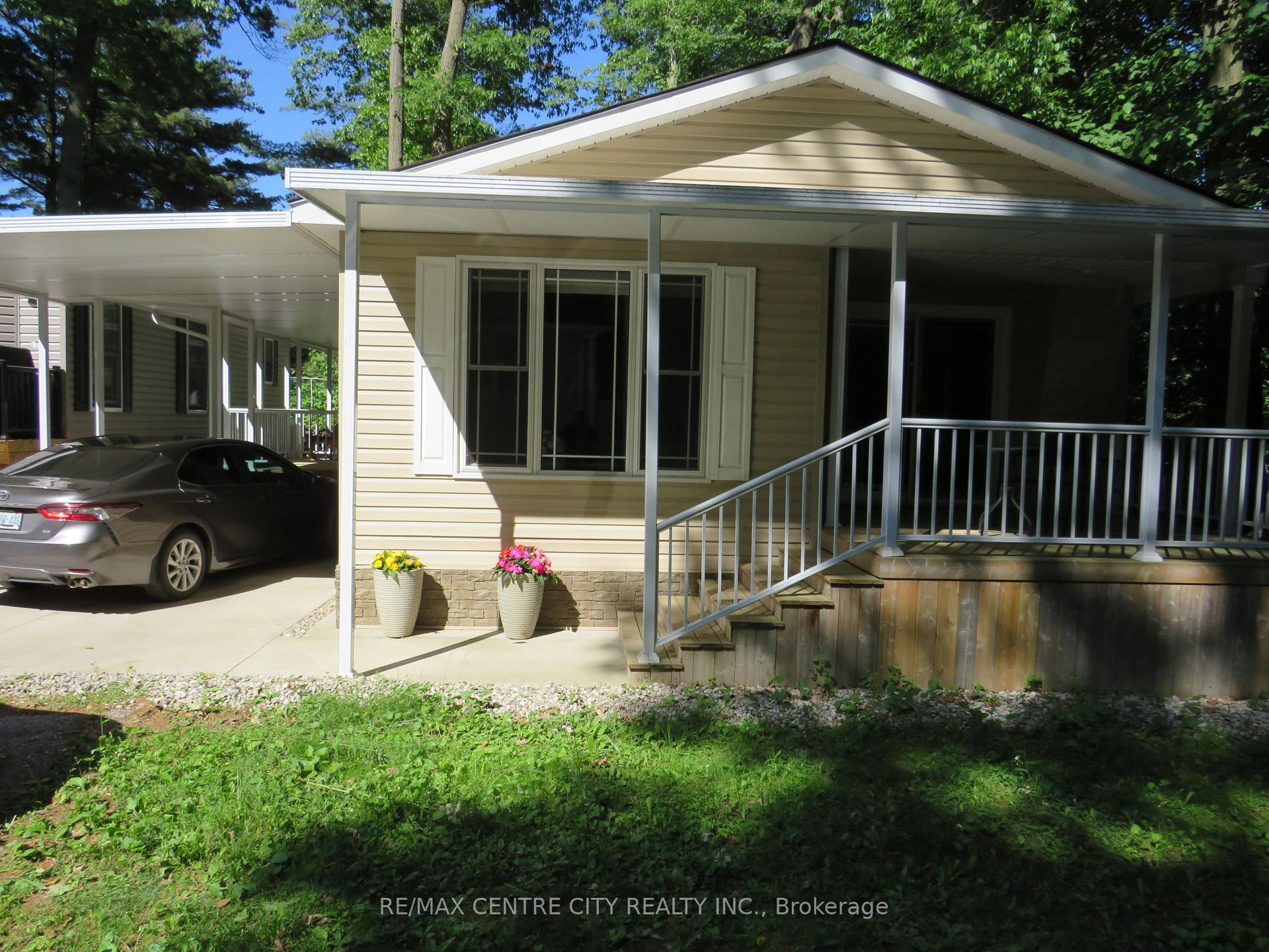 Front of Unit 163, 22790 Amiens Road