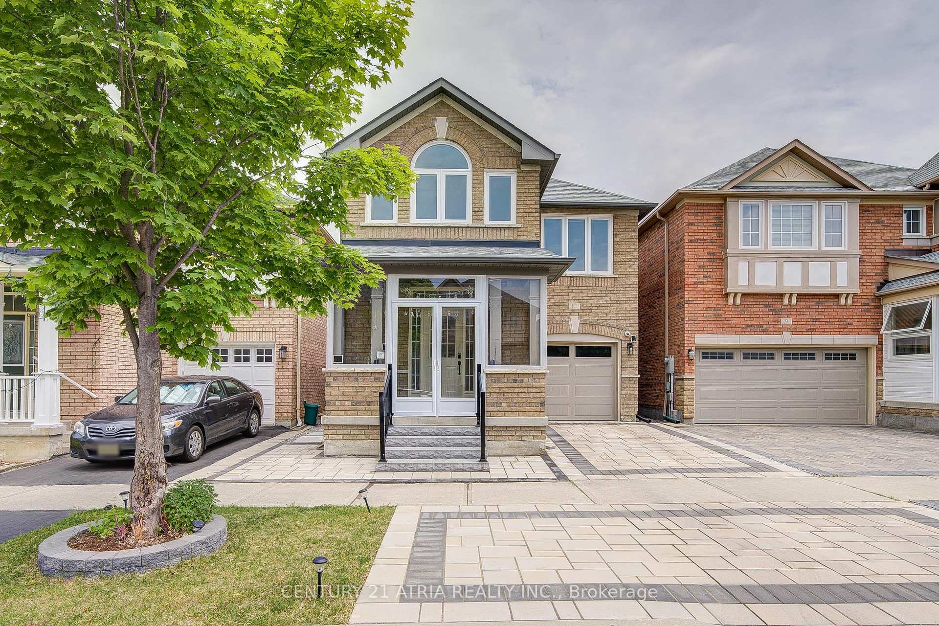 Photo 1 of 11 Crawford Street, Markham, Berczy — HOMEH