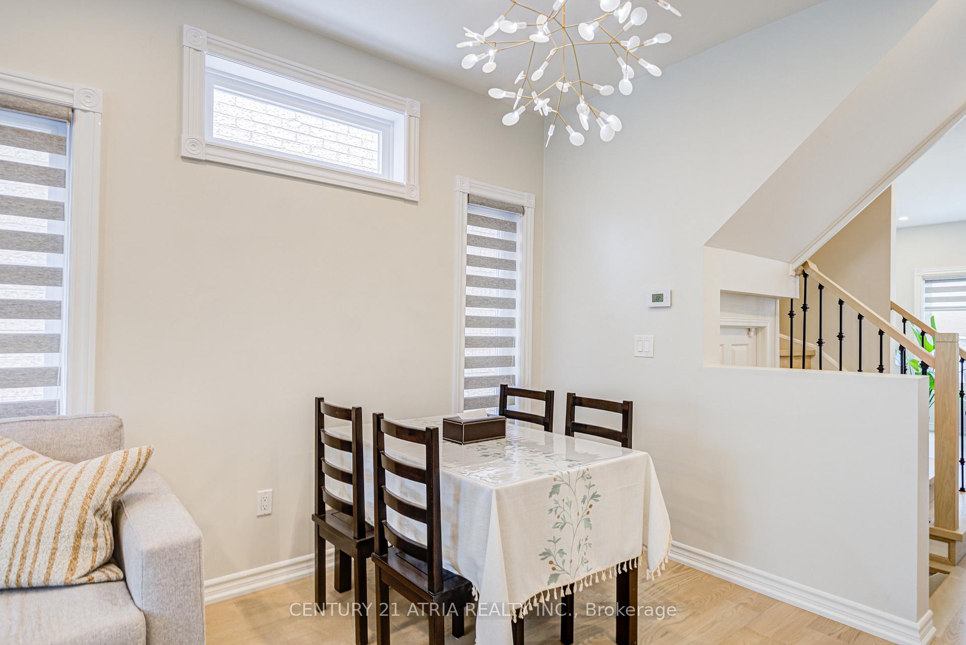 Photo 9 of 11 Crawford Street, Markham, Berczy — HOMEH