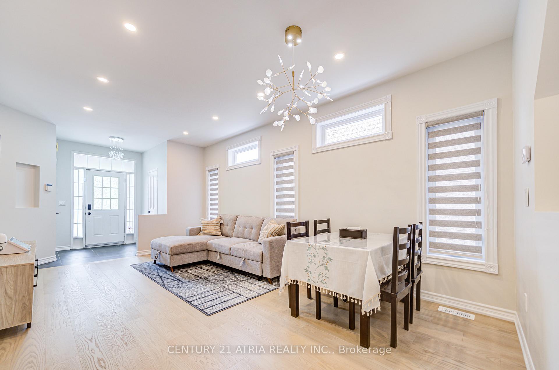 Photo 10 of 11 Crawford Street, Markham, Berczy — HOMEH