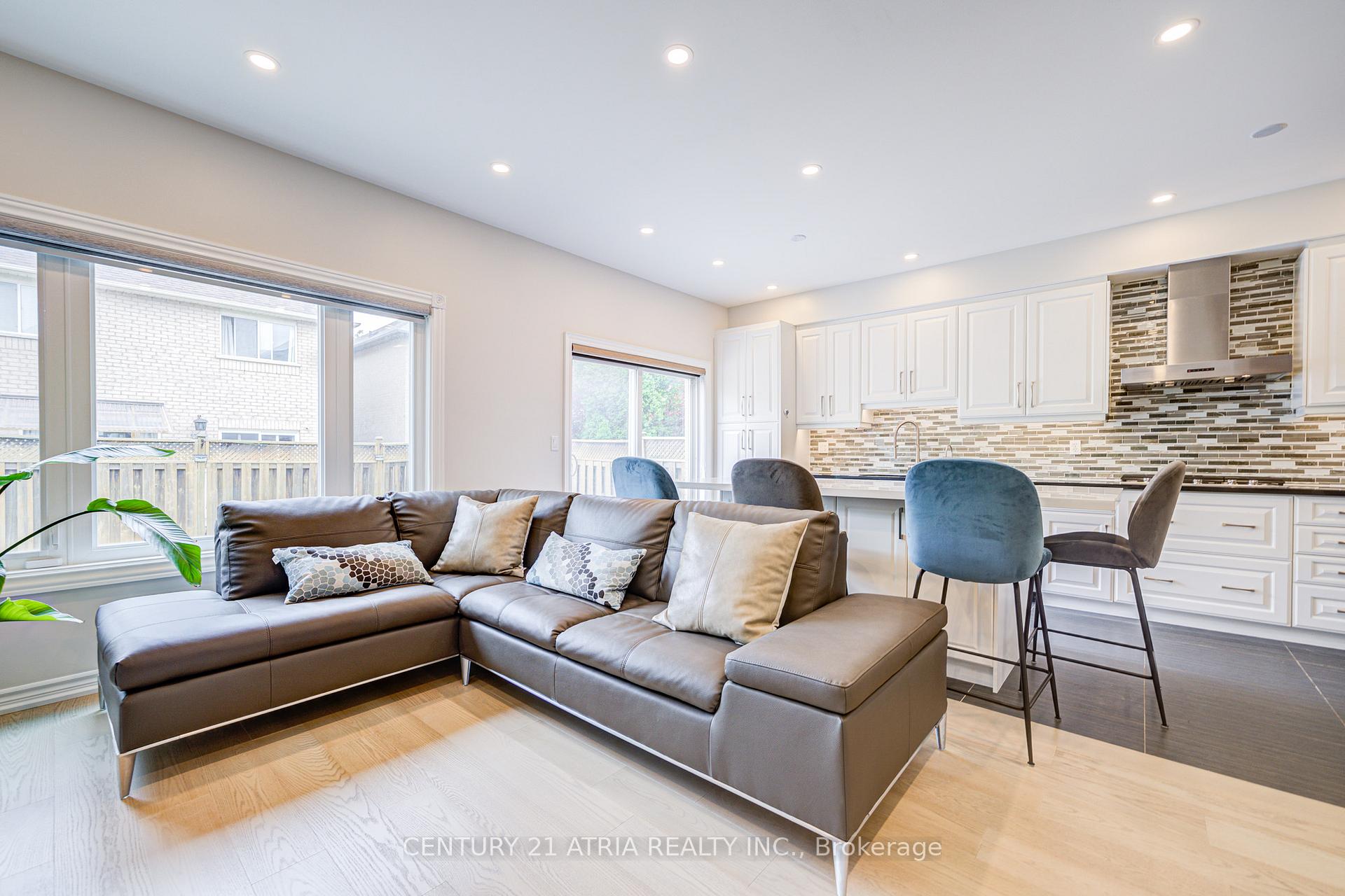 Photo 14 of 11 Crawford Street, Markham, Berczy — HOMEH