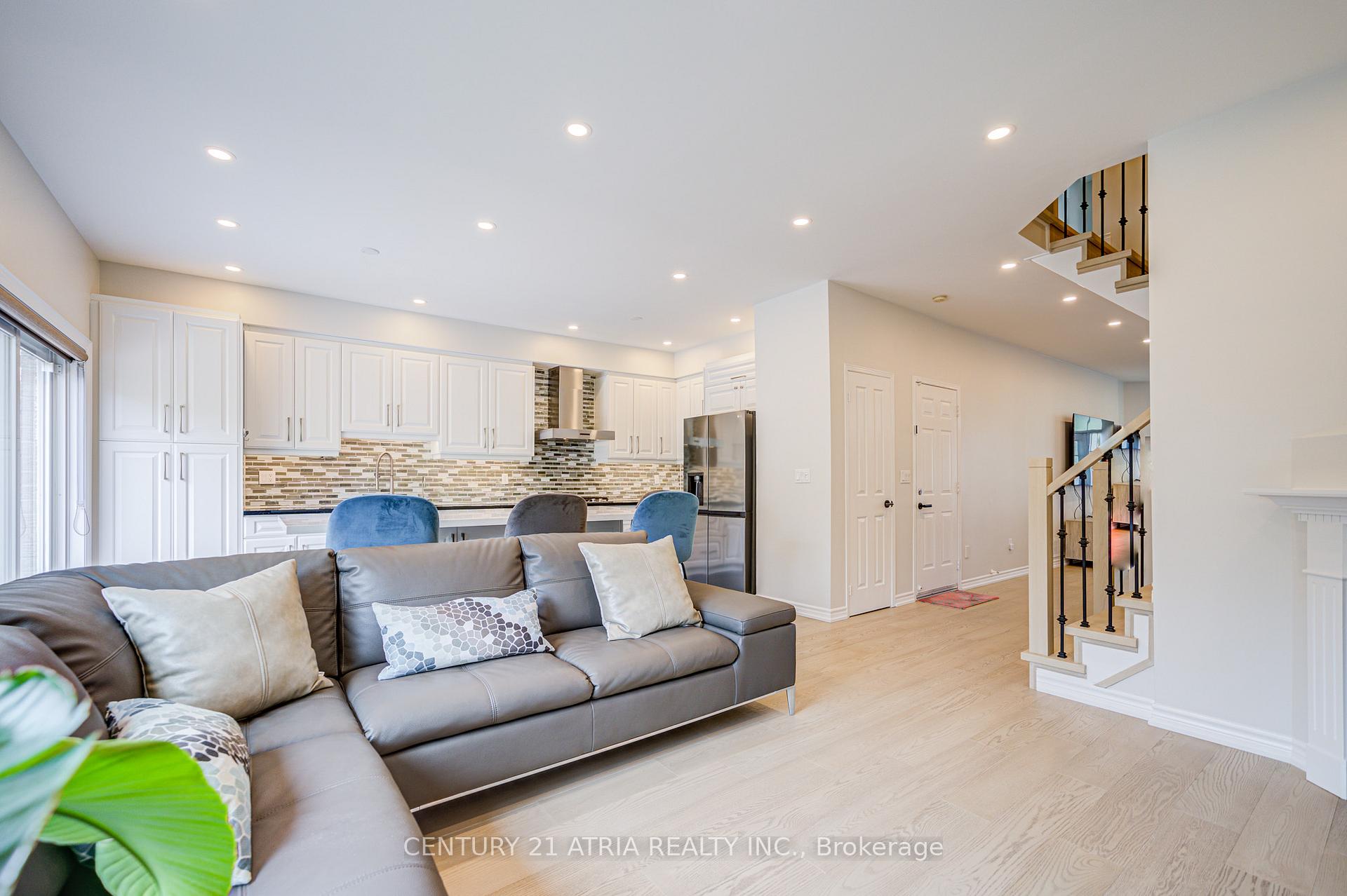 Photo 15 of 11 Crawford Street, Markham, Berczy — HOMEH