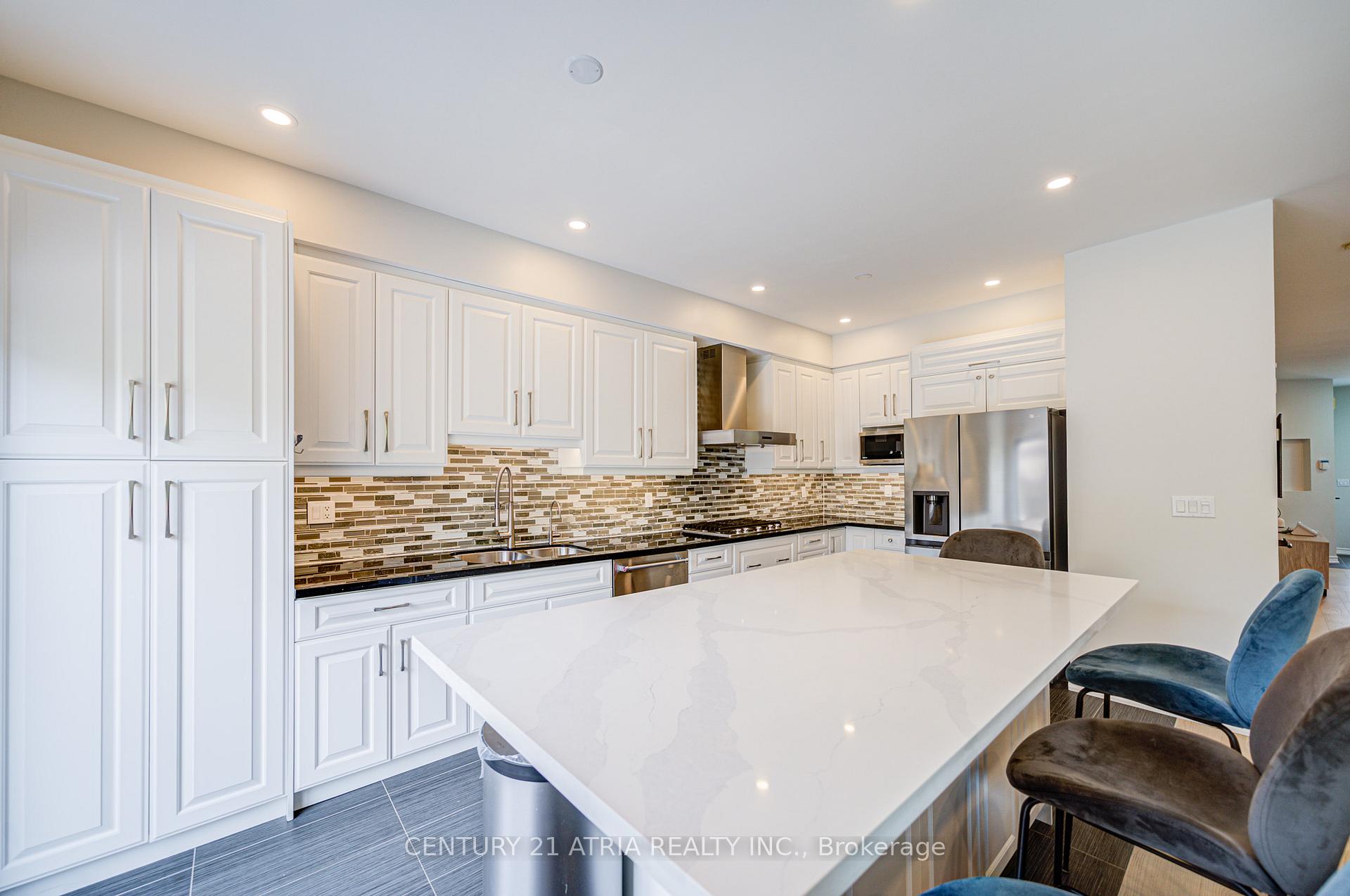 Photo 16 of 11 Crawford Street, Markham, Berczy — HOMEH