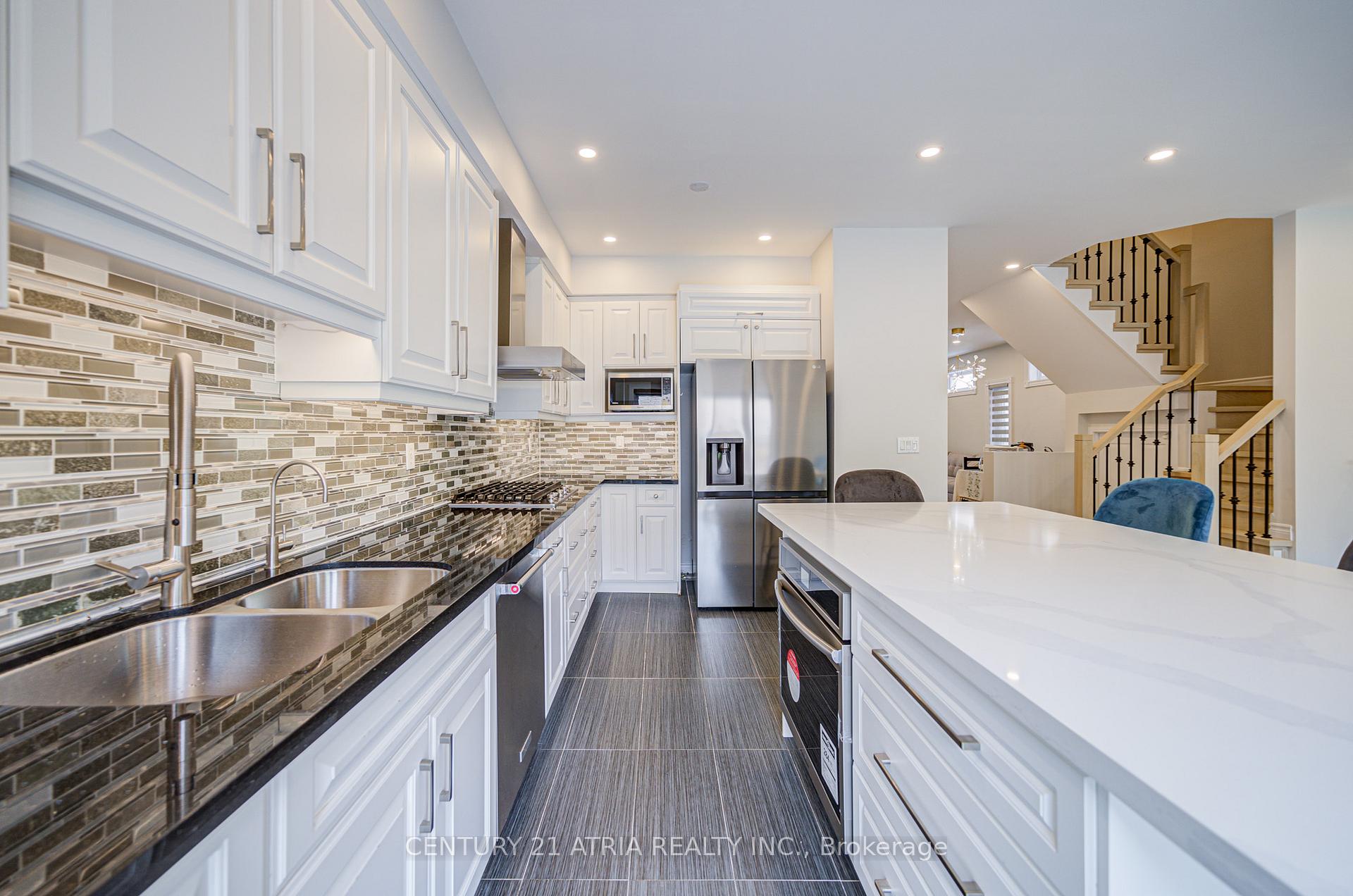 Photo 17 of 11 Crawford Street, Markham, Berczy — HOMEH