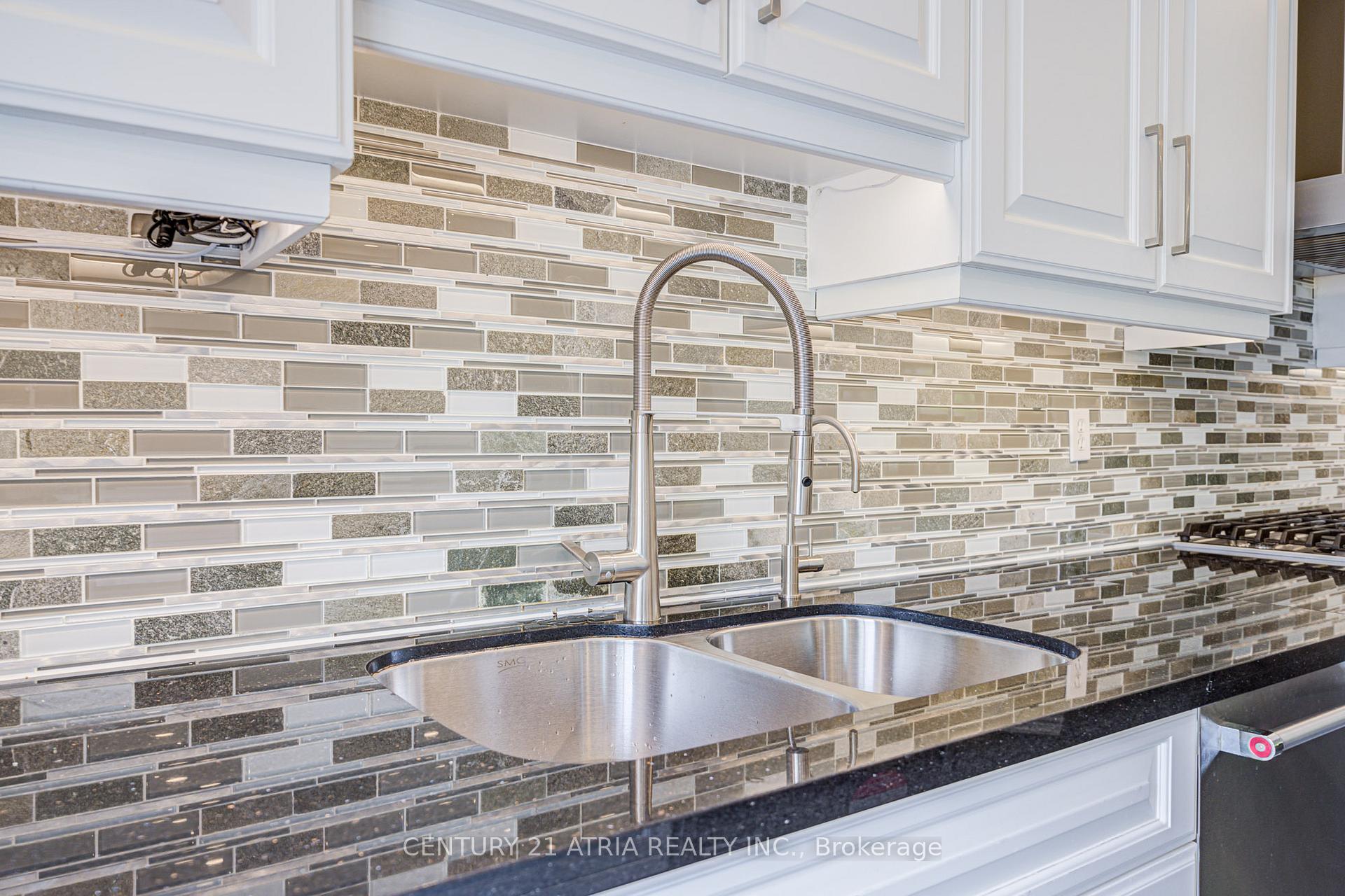 Photo 18 of 11 Crawford Street, Markham, Berczy — HOMEH