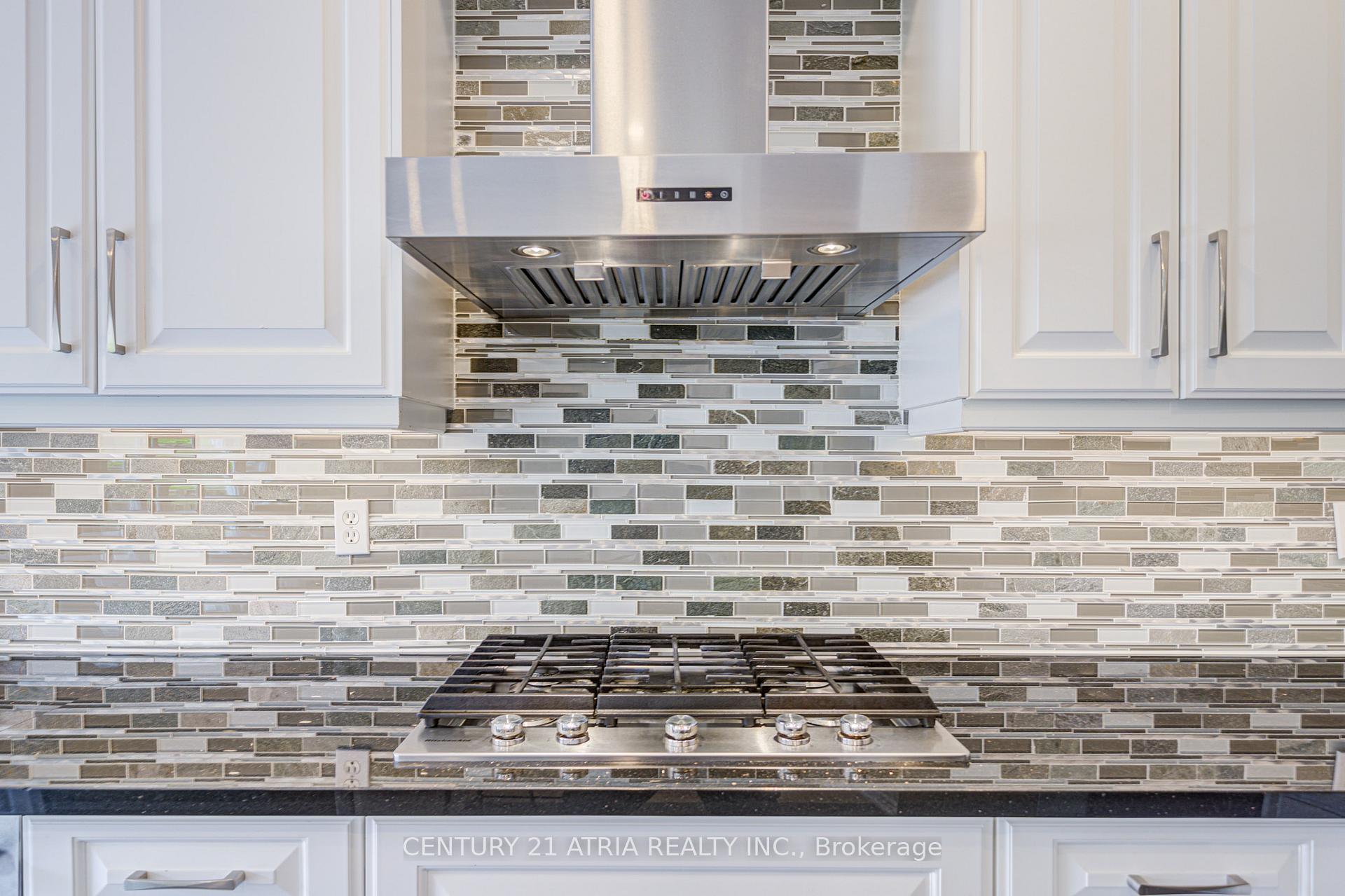 Photo 19 of 11 Crawford Street, Markham, Berczy — HOMEH