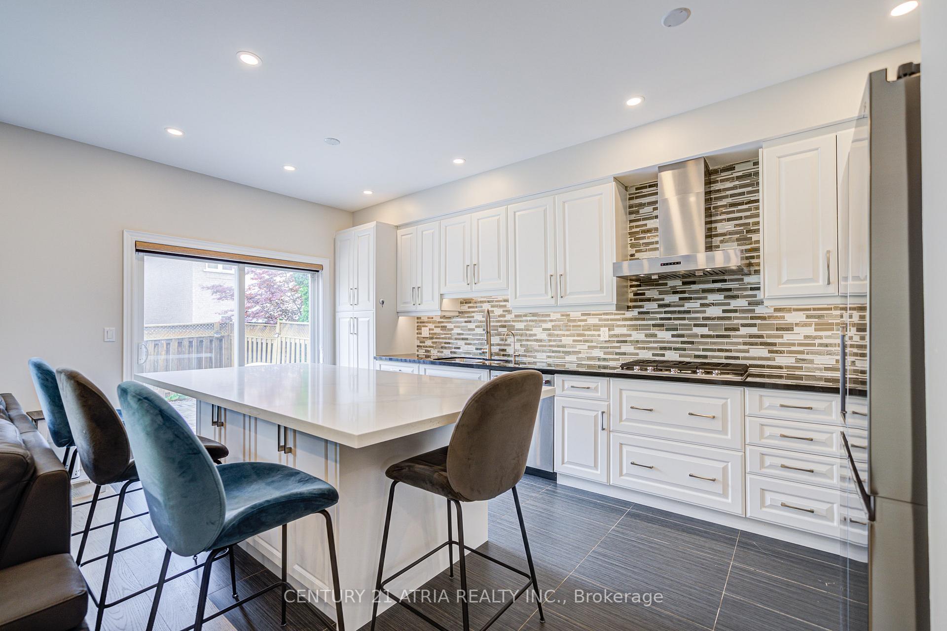 Photo 20 of 11 Crawford Street, Markham, Berczy — HOMEH