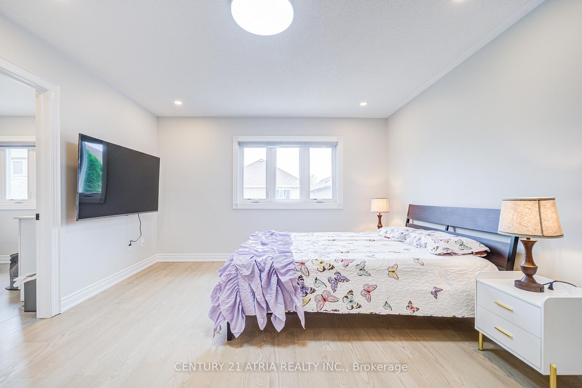 Photo 30 of 11 Crawford Street, Markham, Berczy — HOMEH