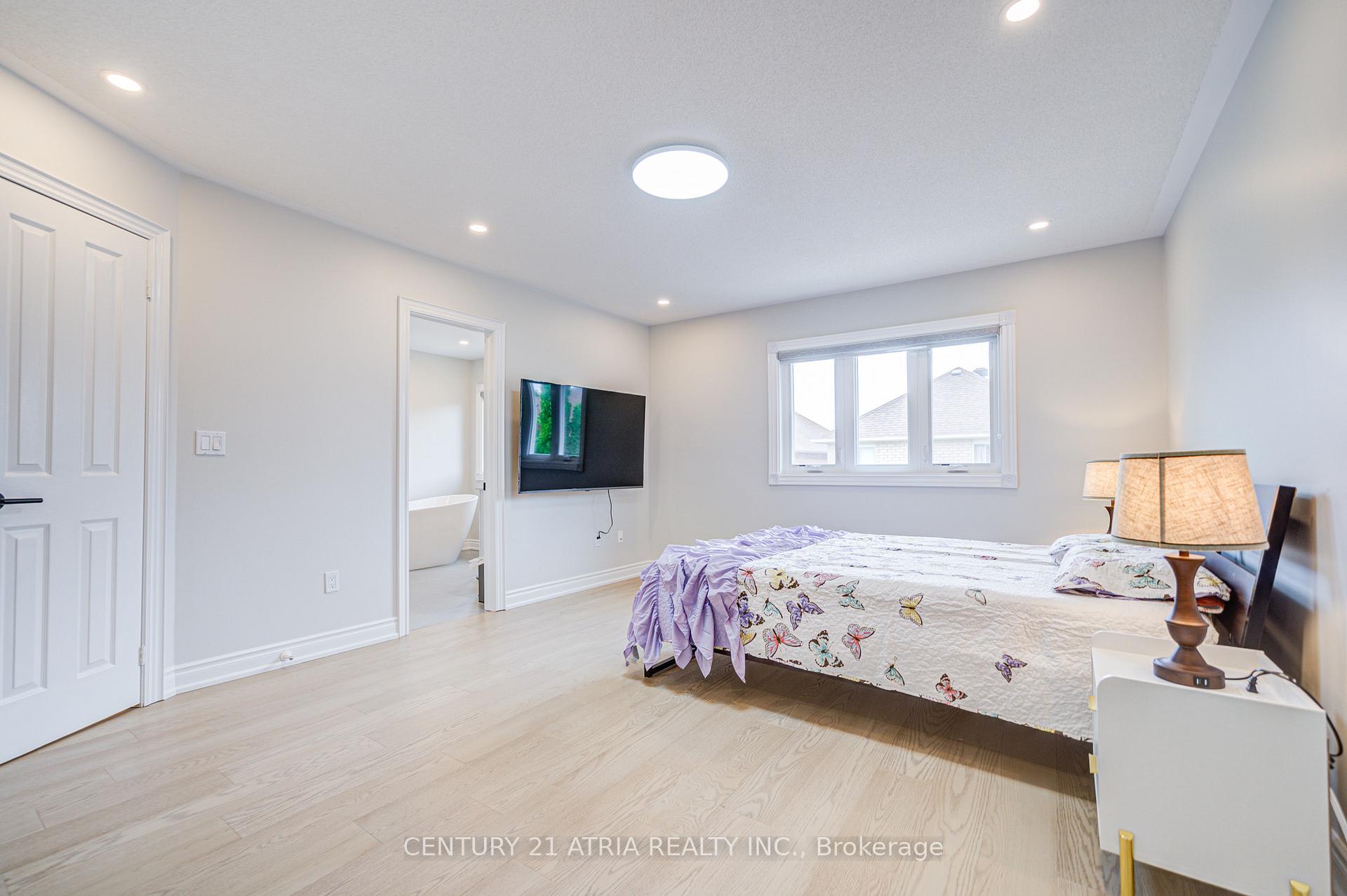 Photo 31 of 11 Crawford Street, Markham, Berczy — HOMEH