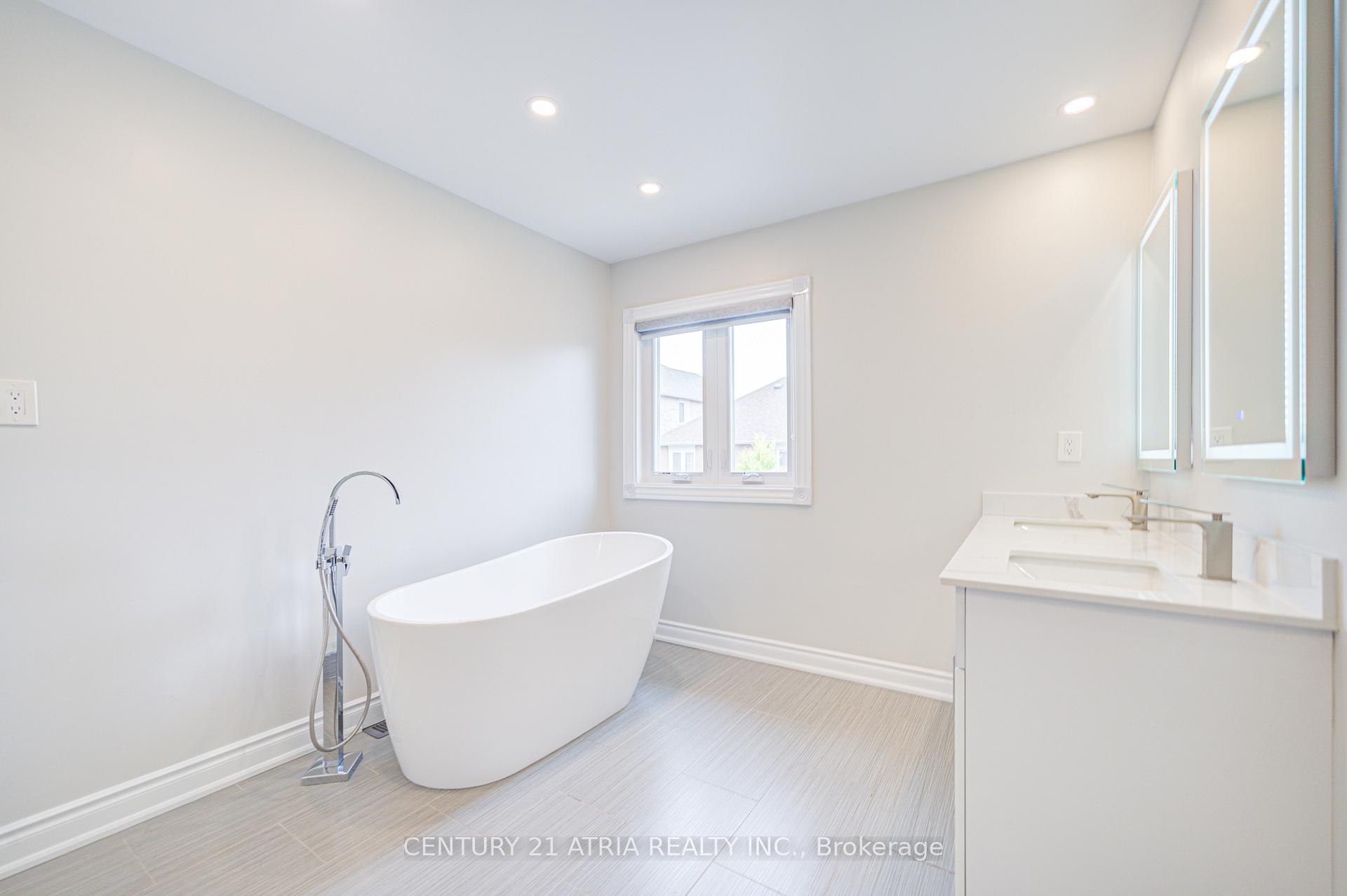 Photo 32 of 11 Crawford Street, Markham, Berczy — HOMEH
