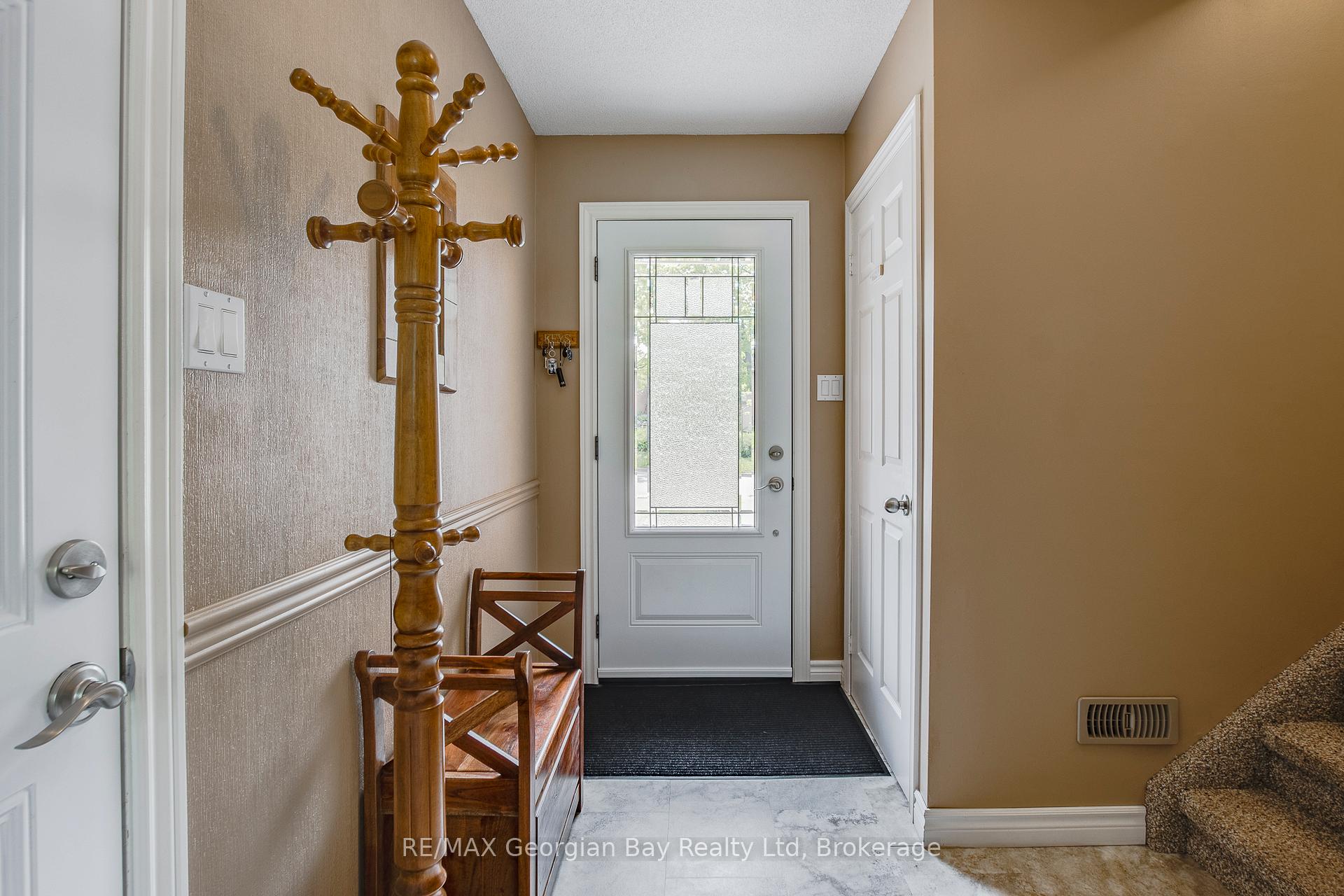 Photo 3 of 103 Woodland Drive, Midland — HOMEH