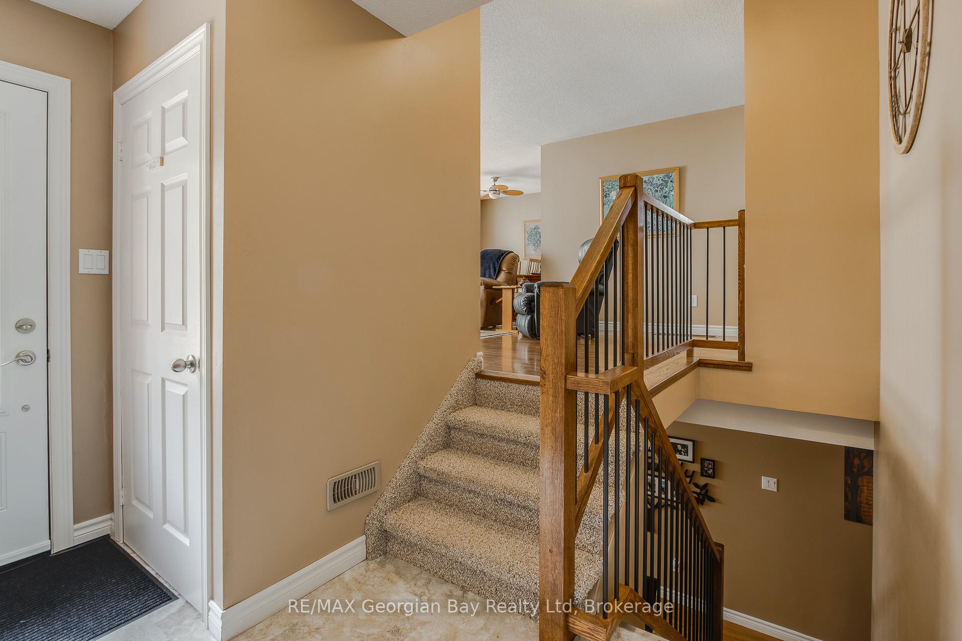 Photo 5 of 103 Woodland Drive, Midland — HOMEH